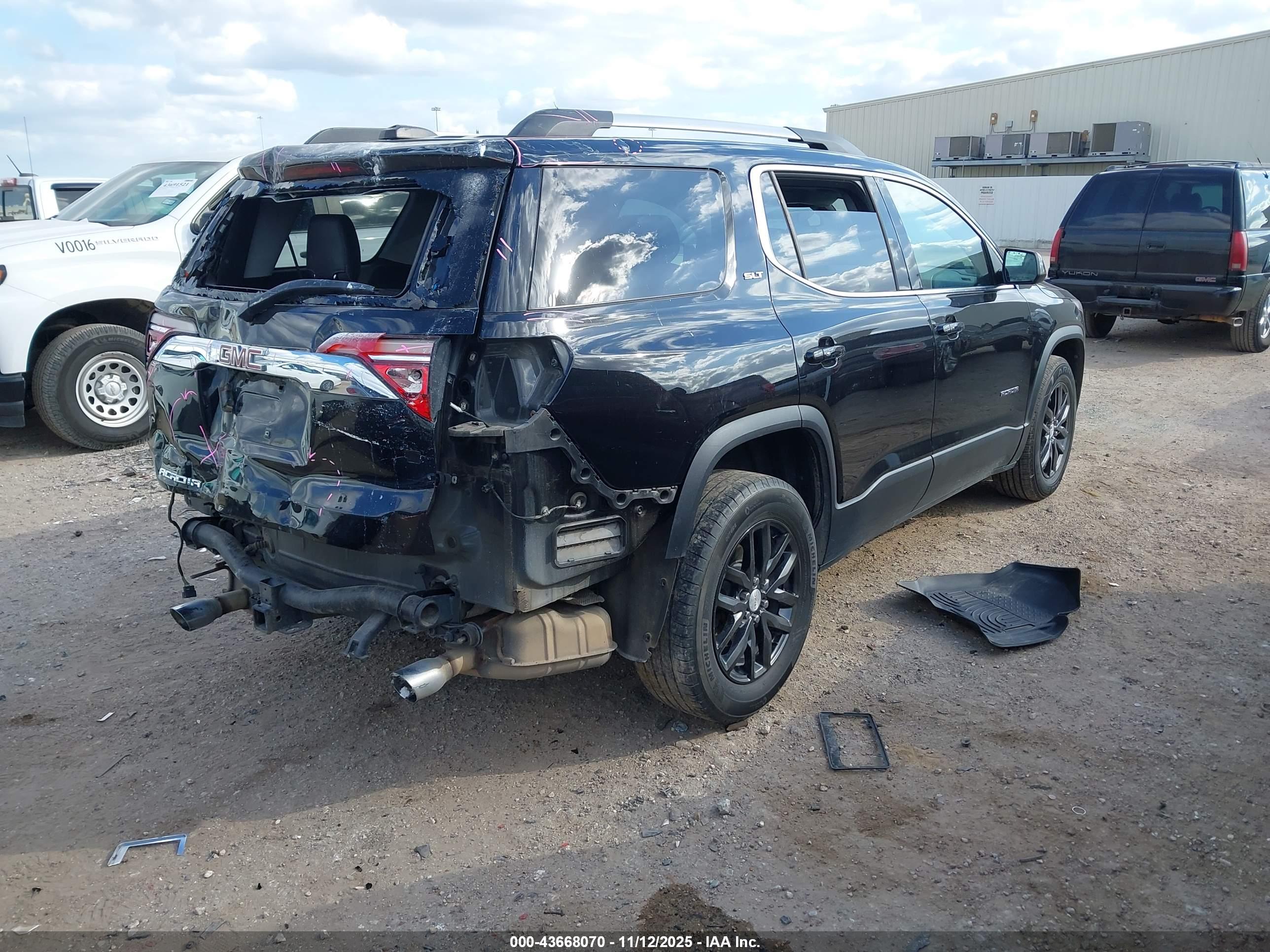 GMC ACADIA image 4