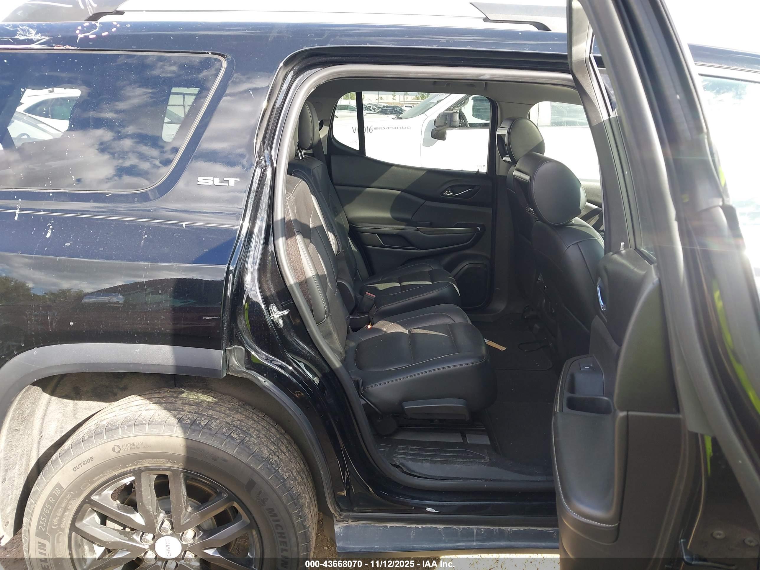 GMC ACADIA image 8
