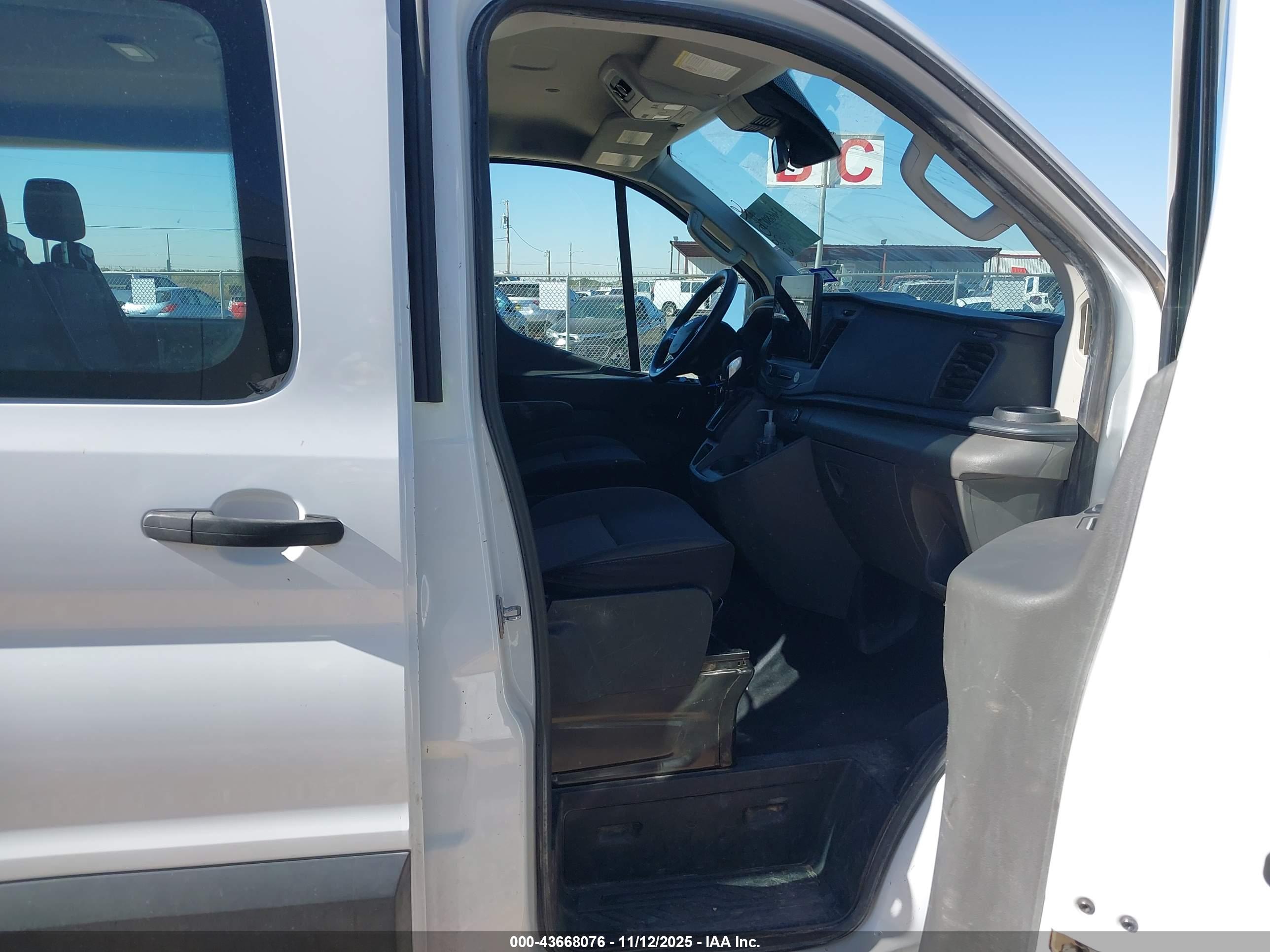 FORD TRANSIT-350 image 5