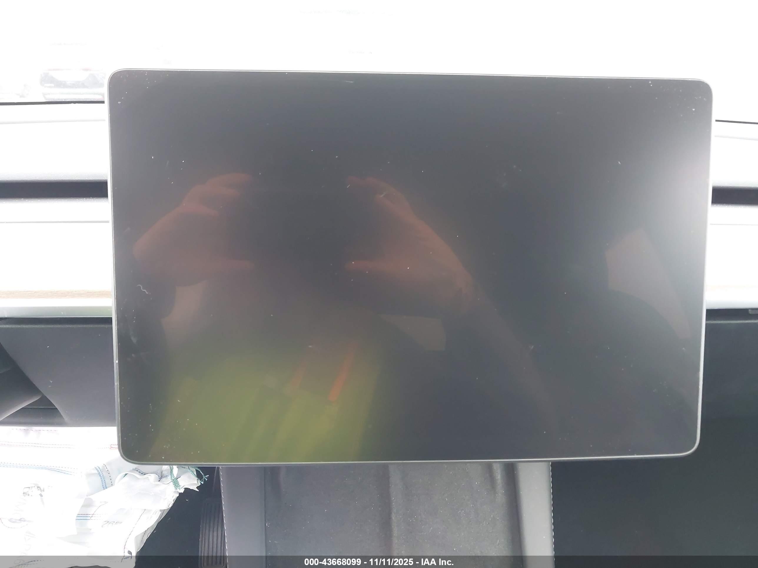 TESLA MODEL image 7