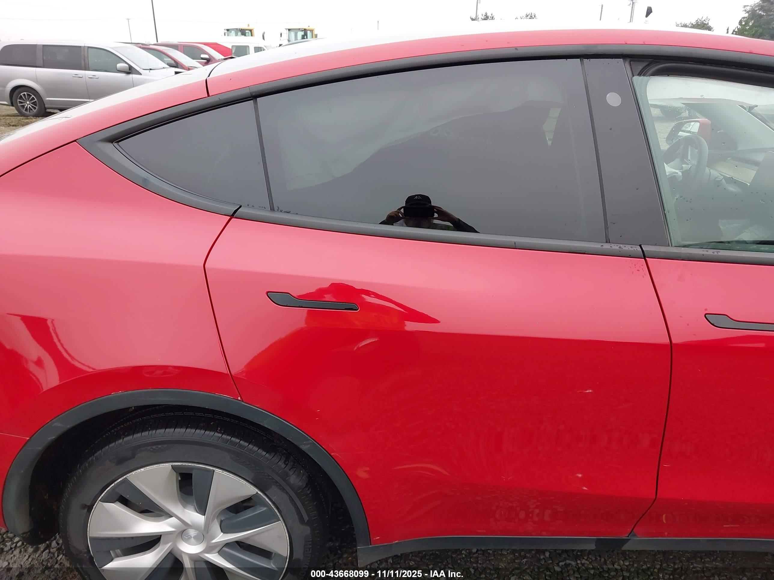 TESLA MODEL image 8