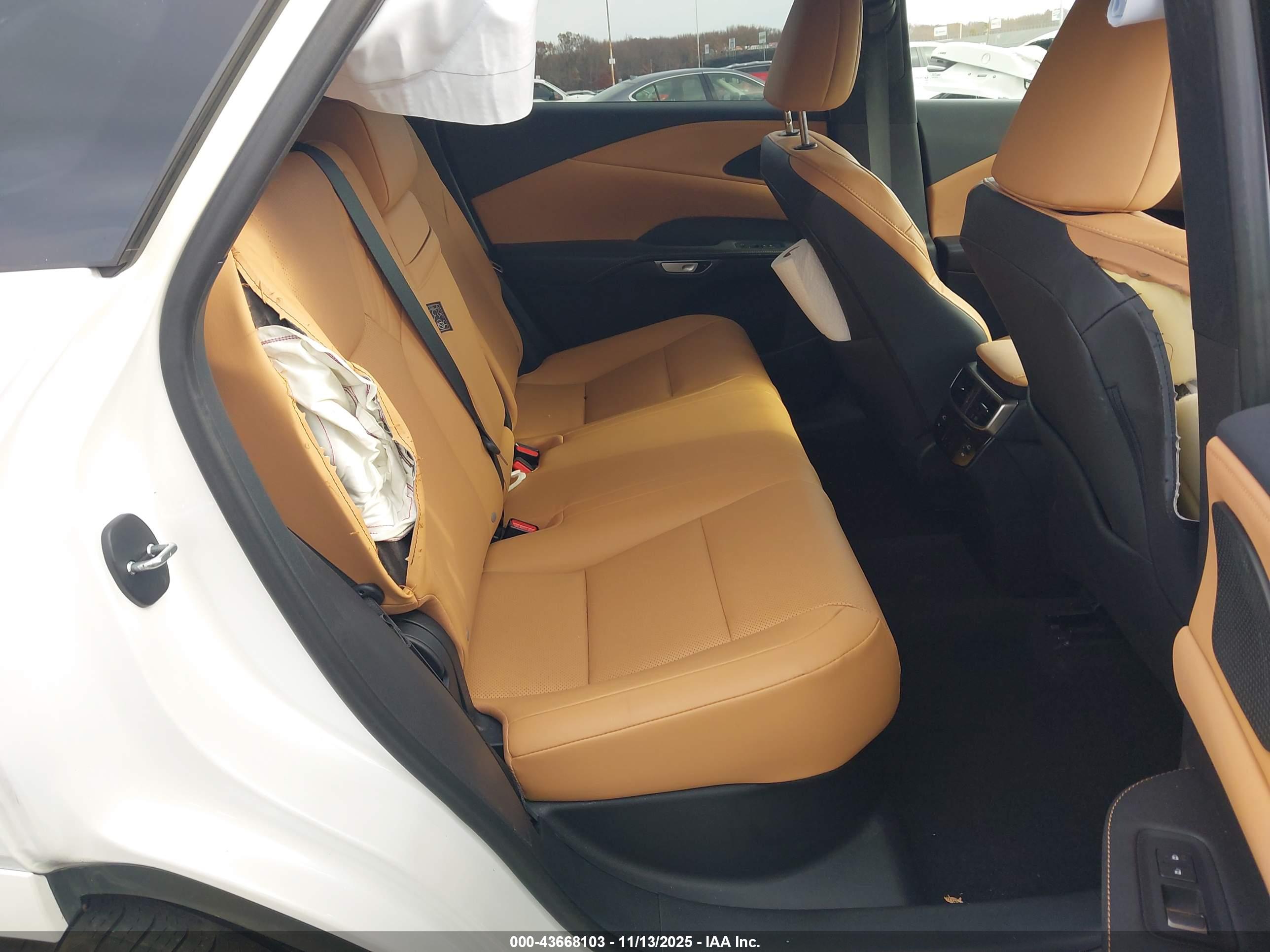 LEXUS RX image 8