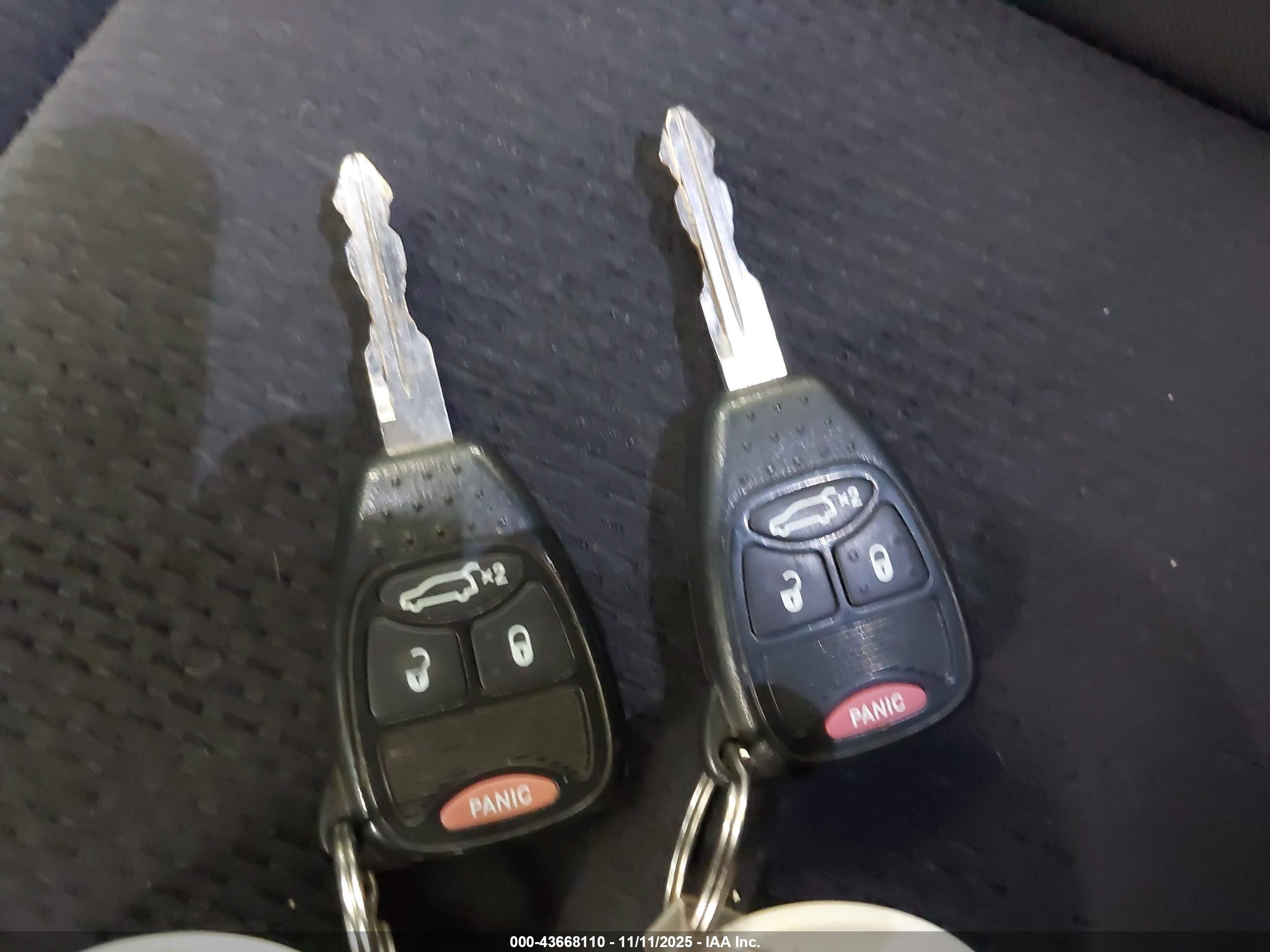 CHRYSLER 200 image 11