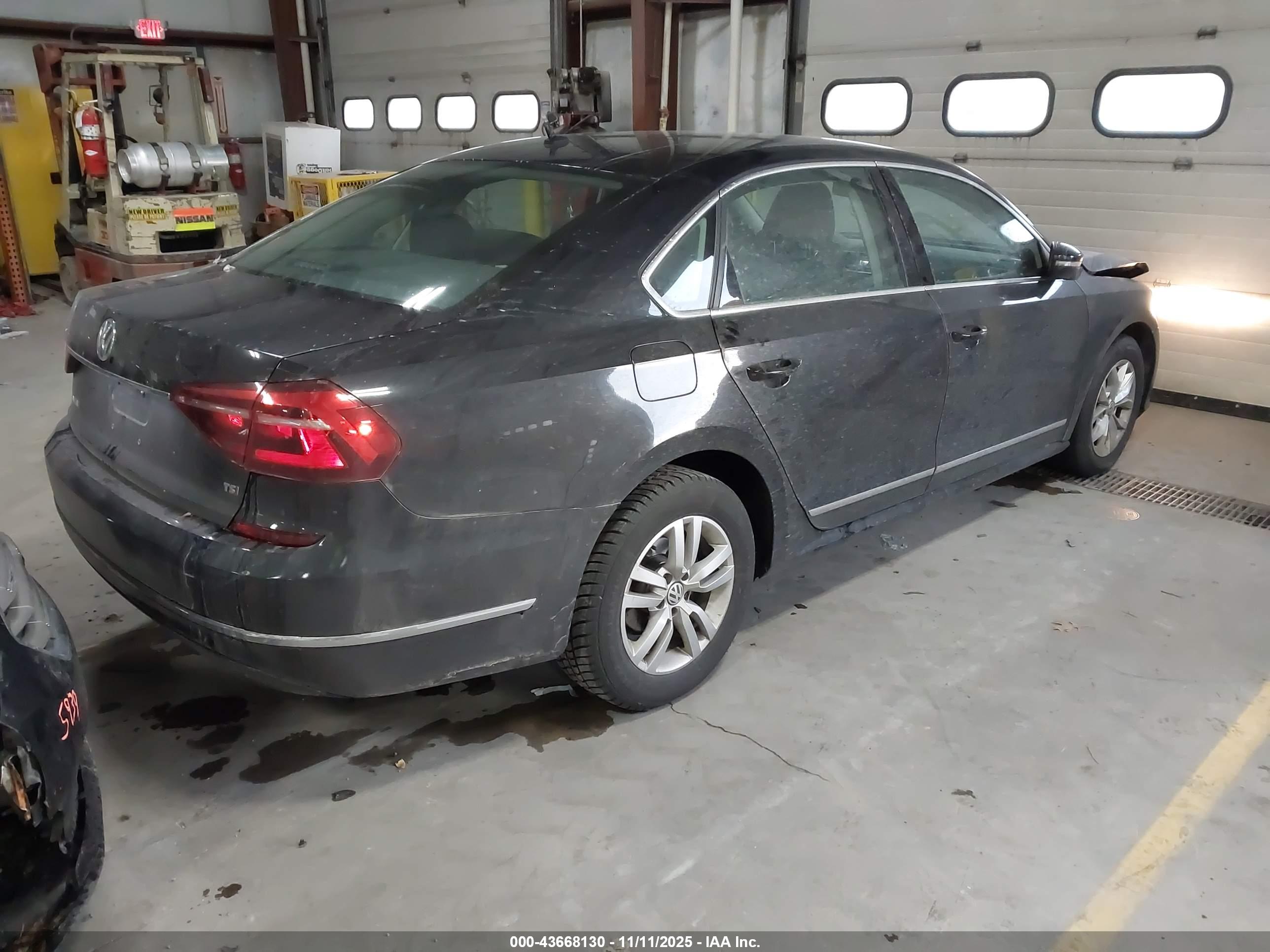 VOLKSWAGEN PASSAT image 4