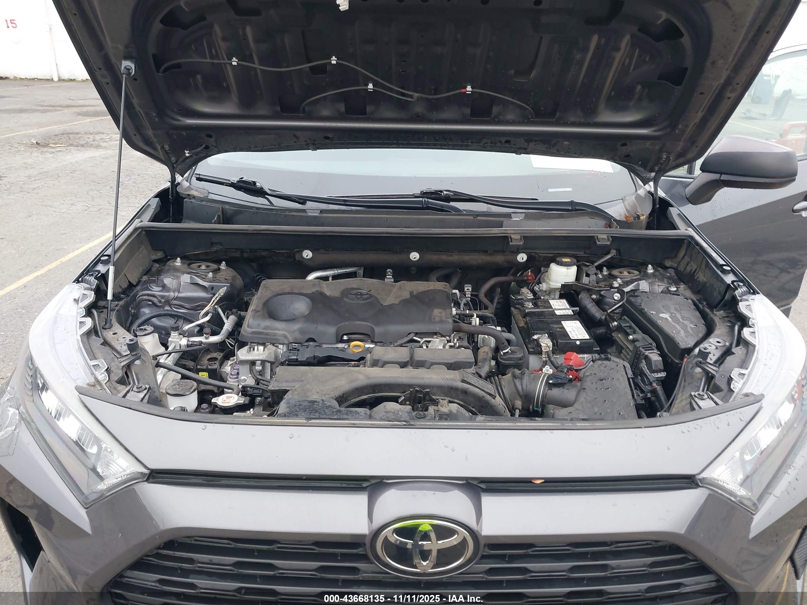 TOYOTA RAV4 image 10