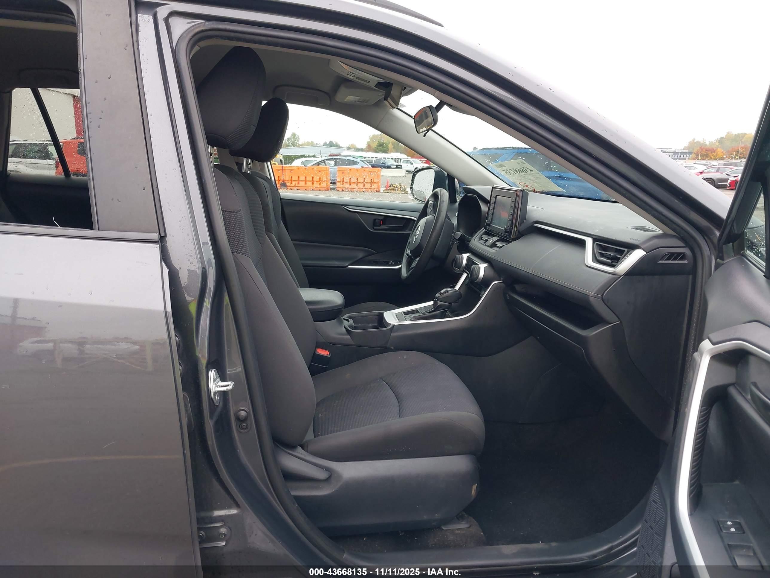 TOYOTA RAV4 image 5