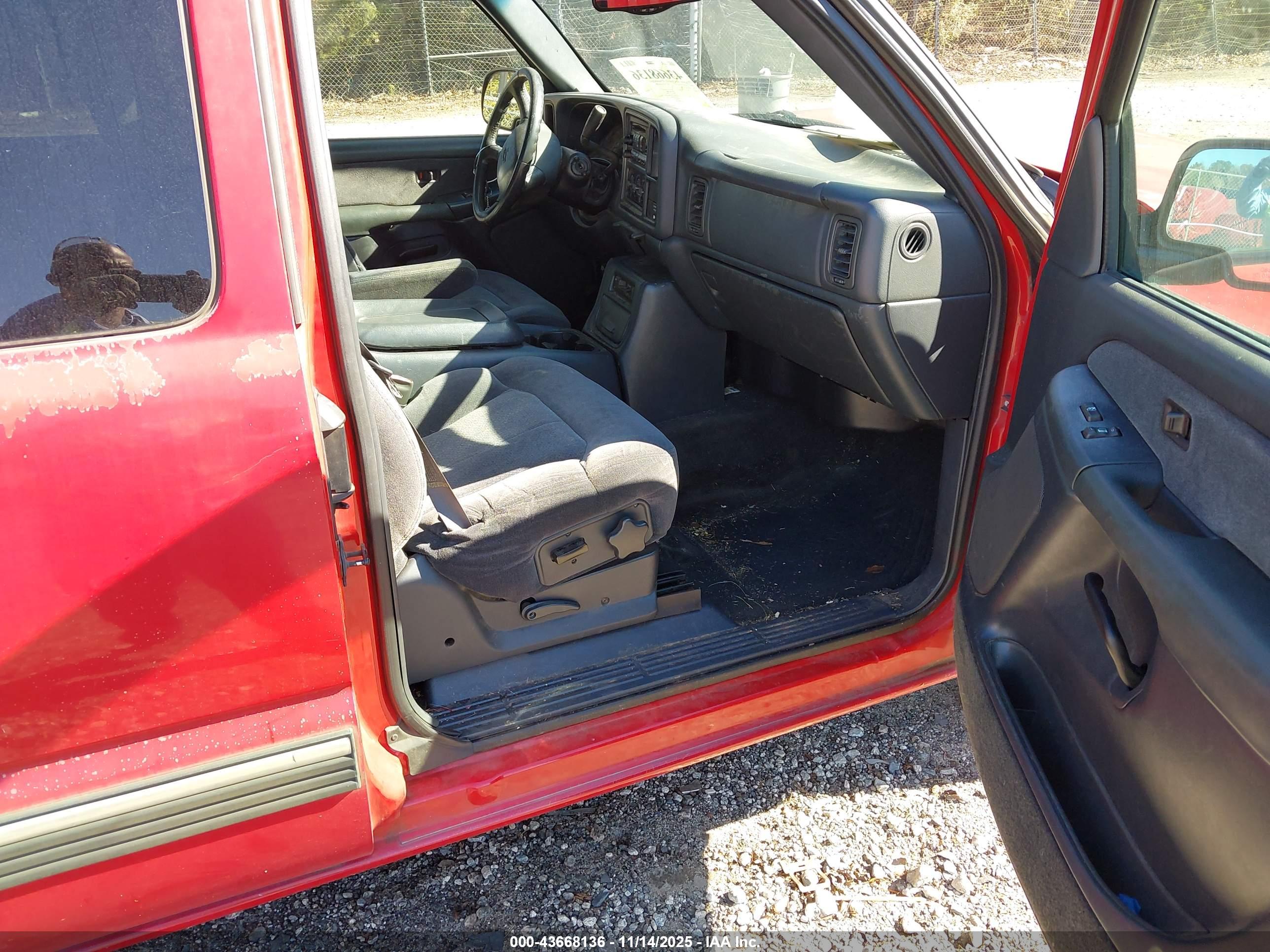 CHEVROLET SILVERADO image 5