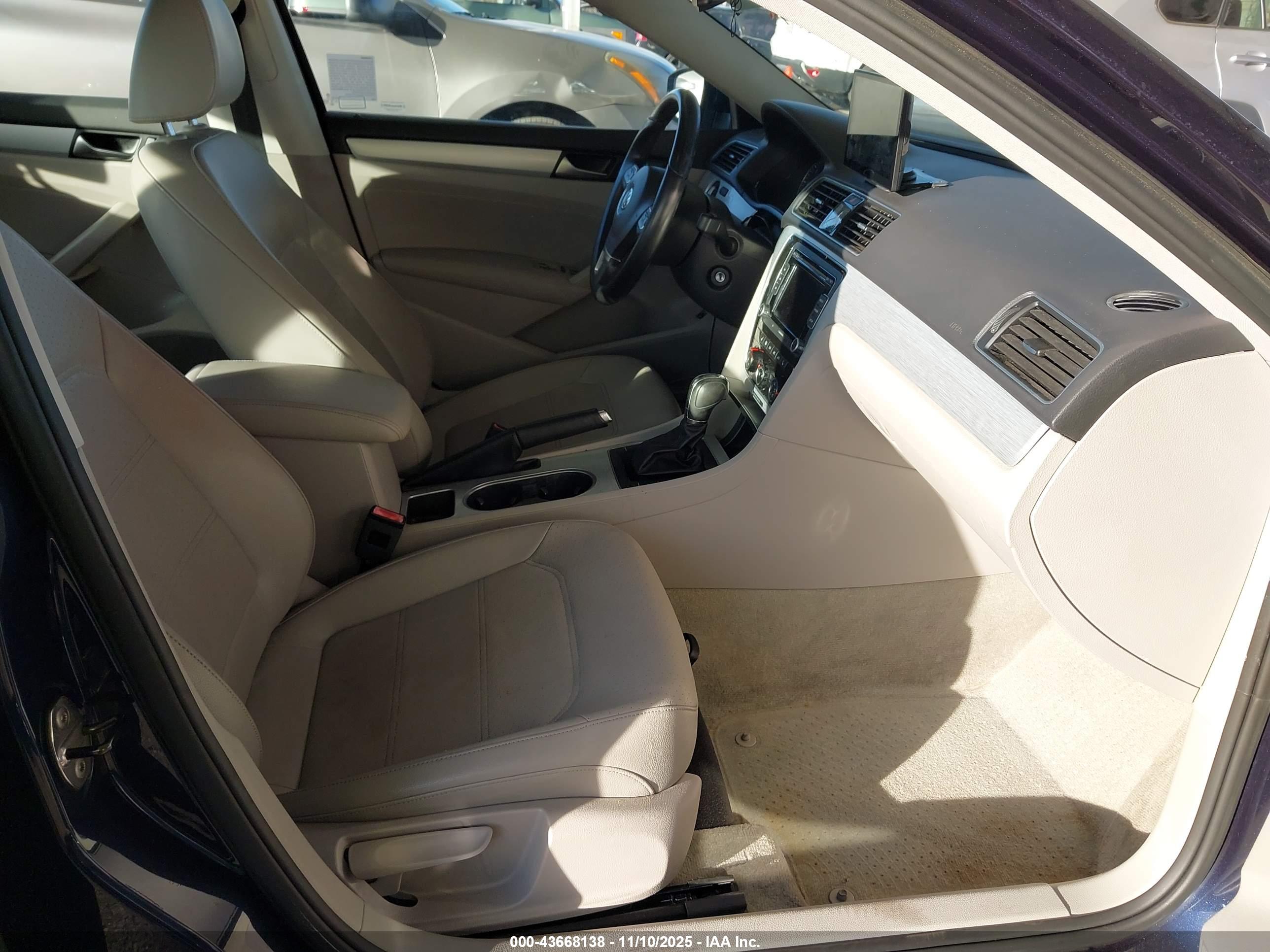 VOLKSWAGEN PASSAT image 5