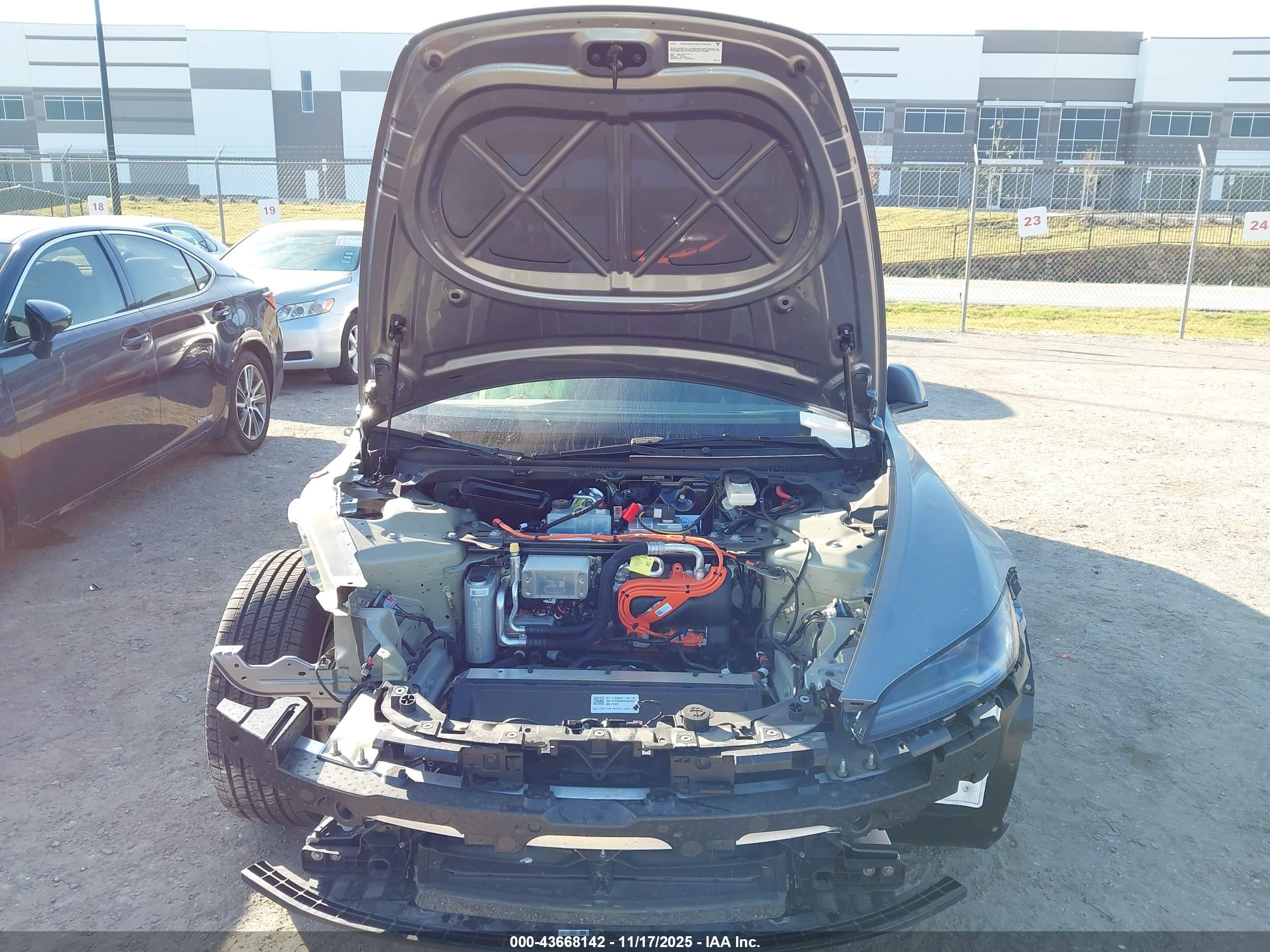 TESLA MODEL image 10