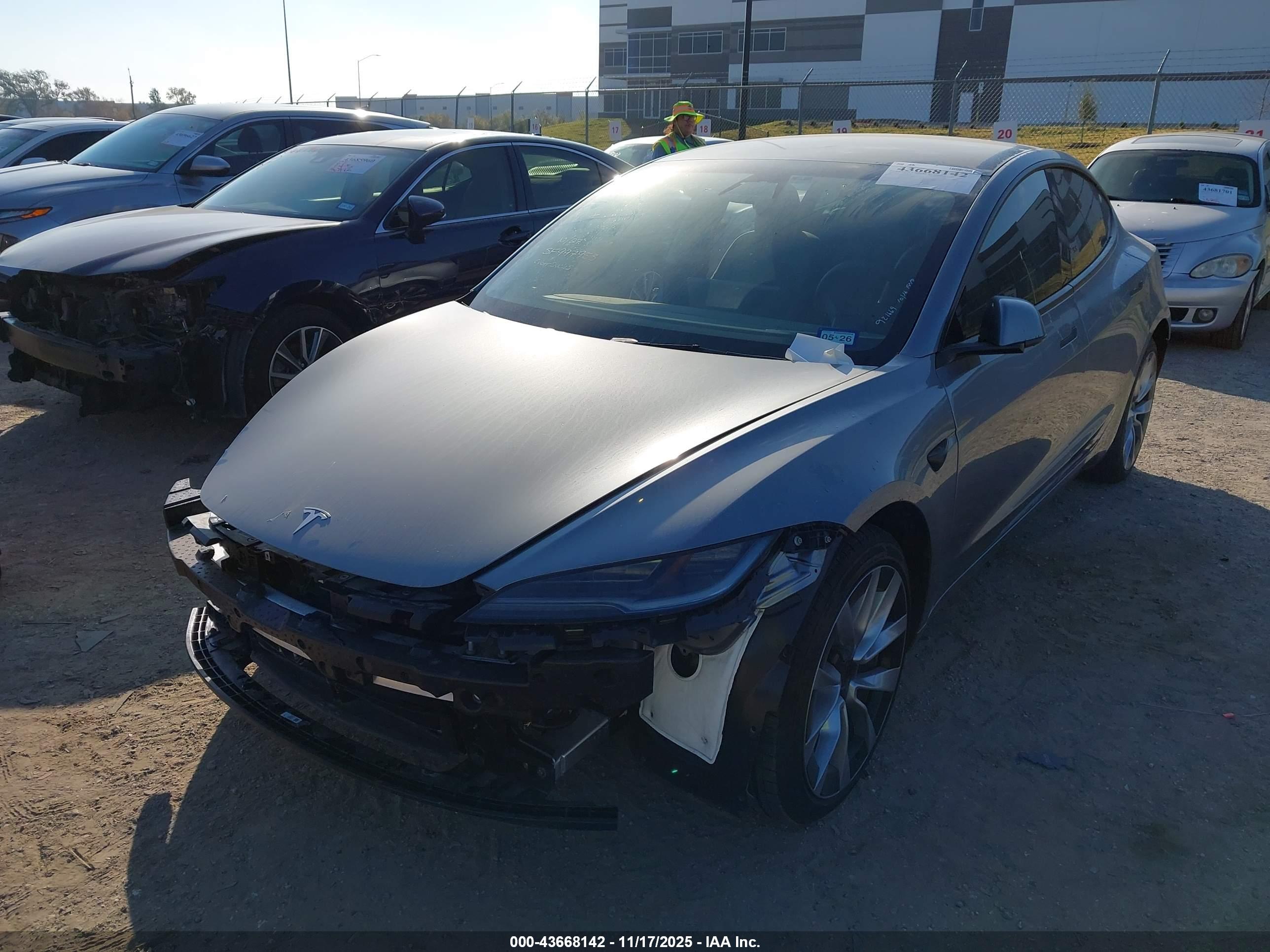TESLA MODEL image 2