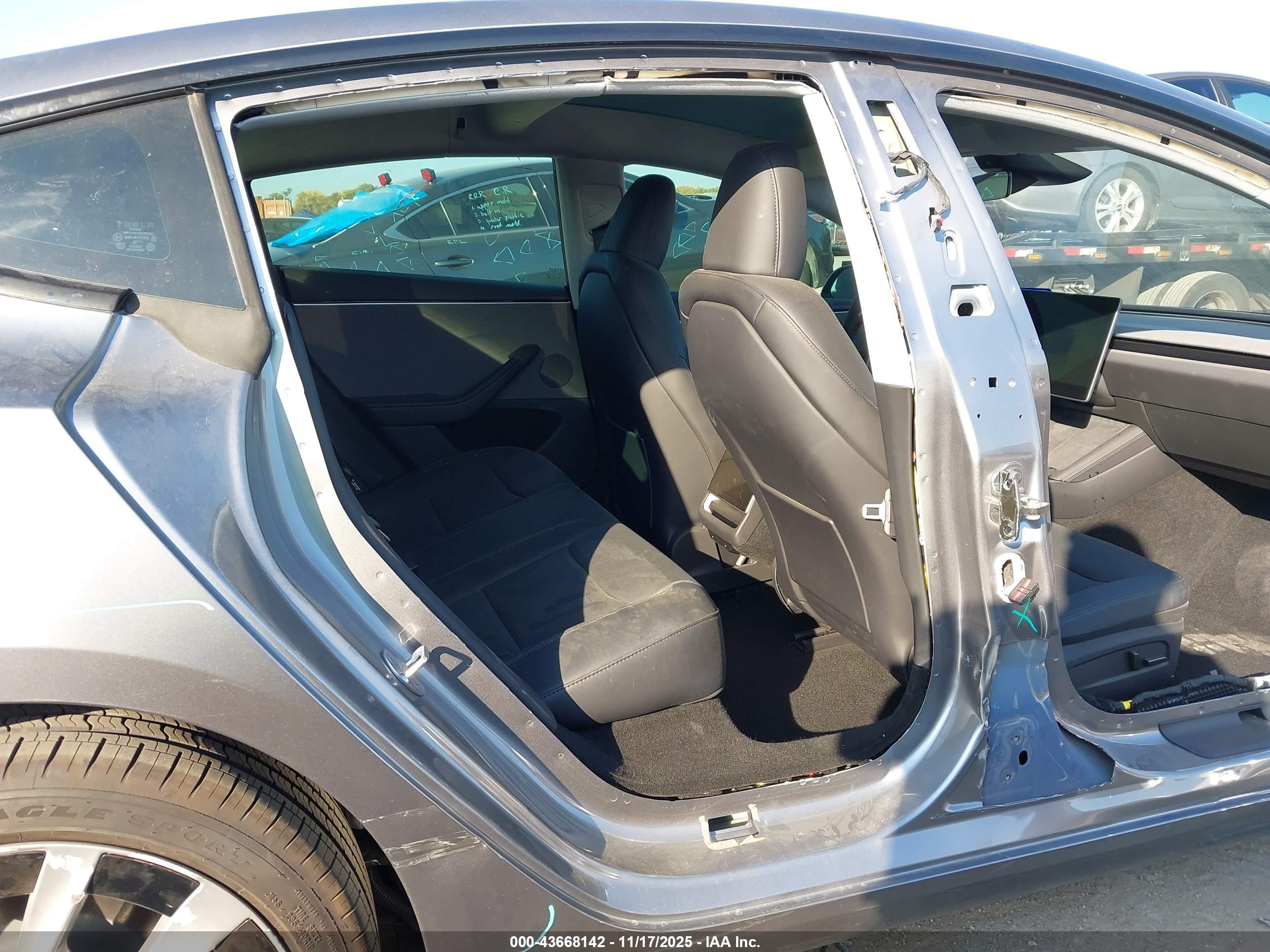 TESLA MODEL image 8