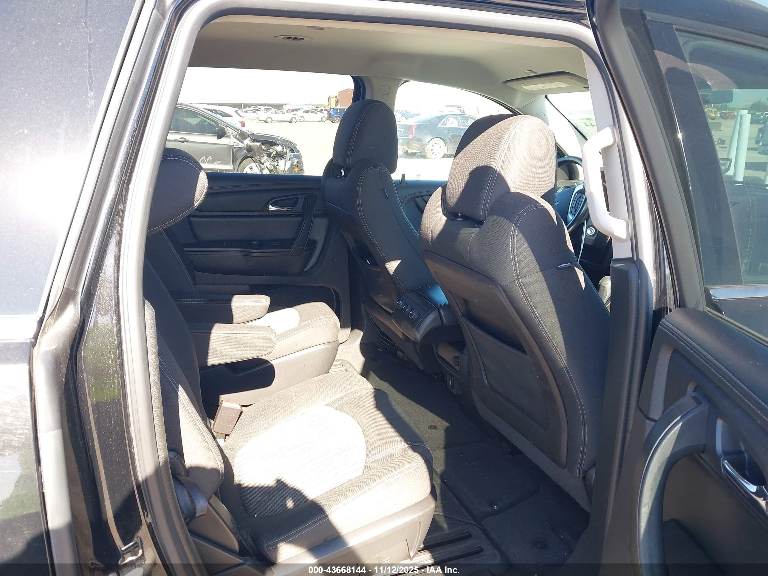 CHEVROLET TRAVERSE image 8
