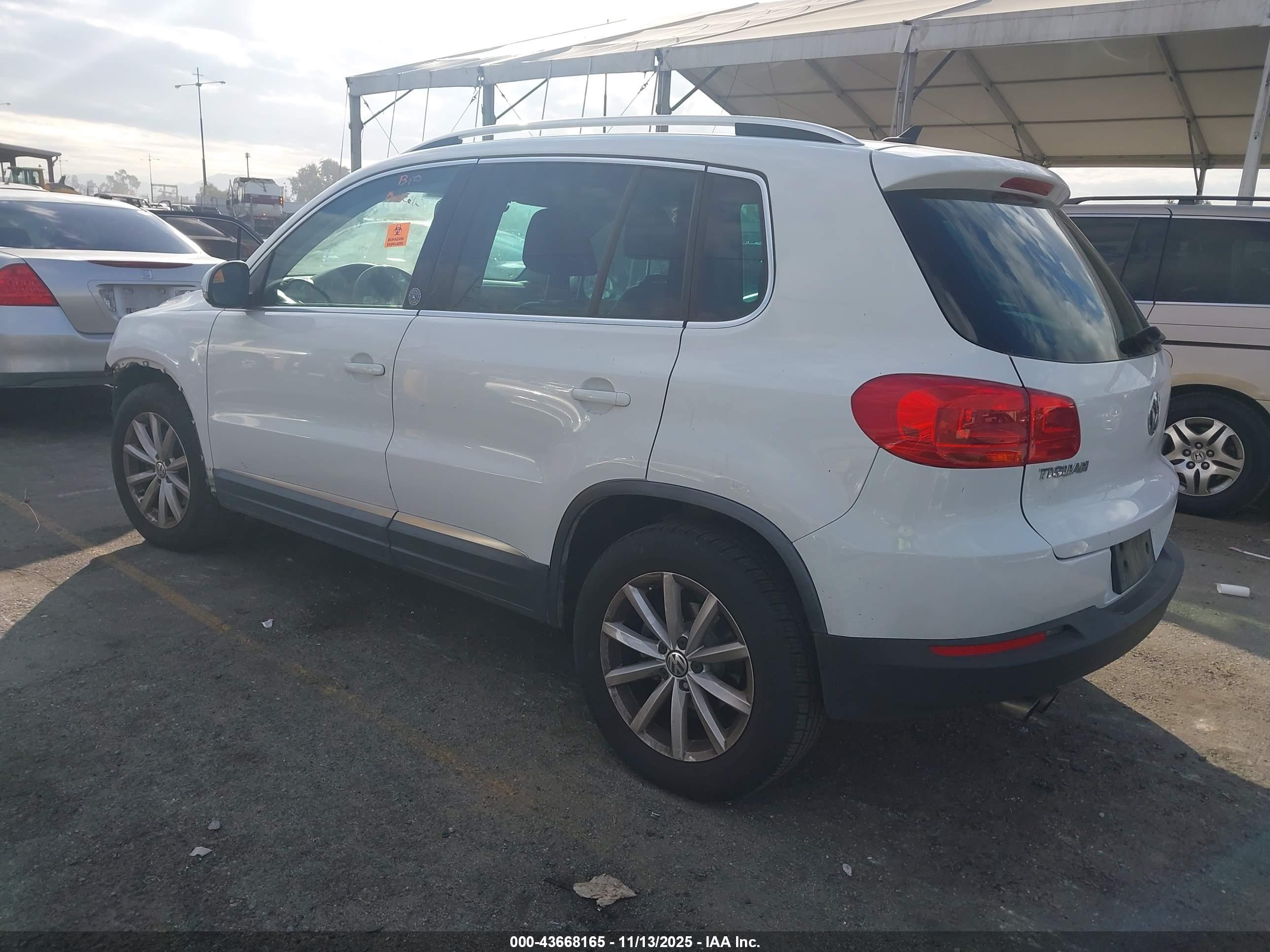 VOLKSWAGEN TIGUAN image 3