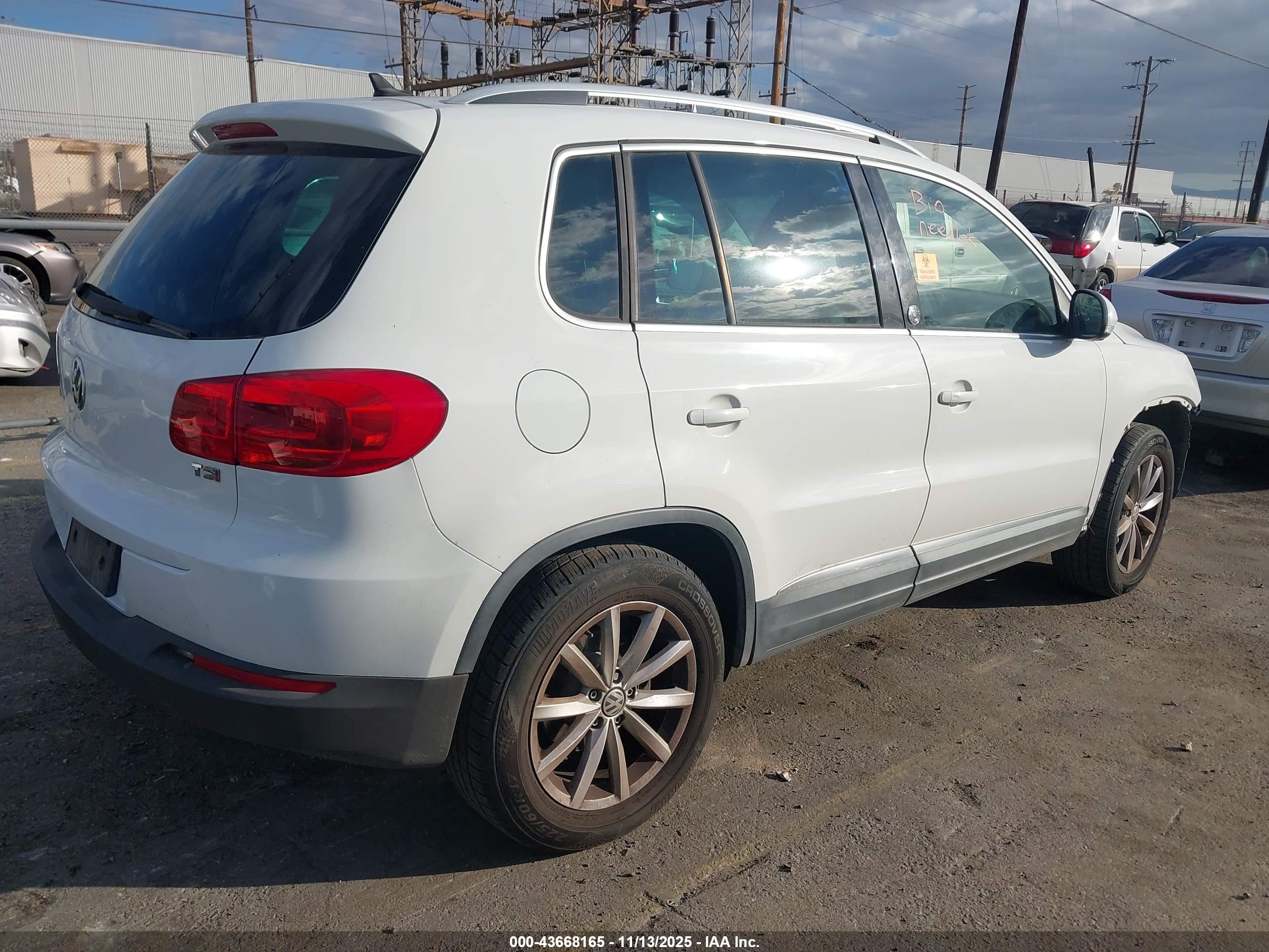VOLKSWAGEN TIGUAN image 4