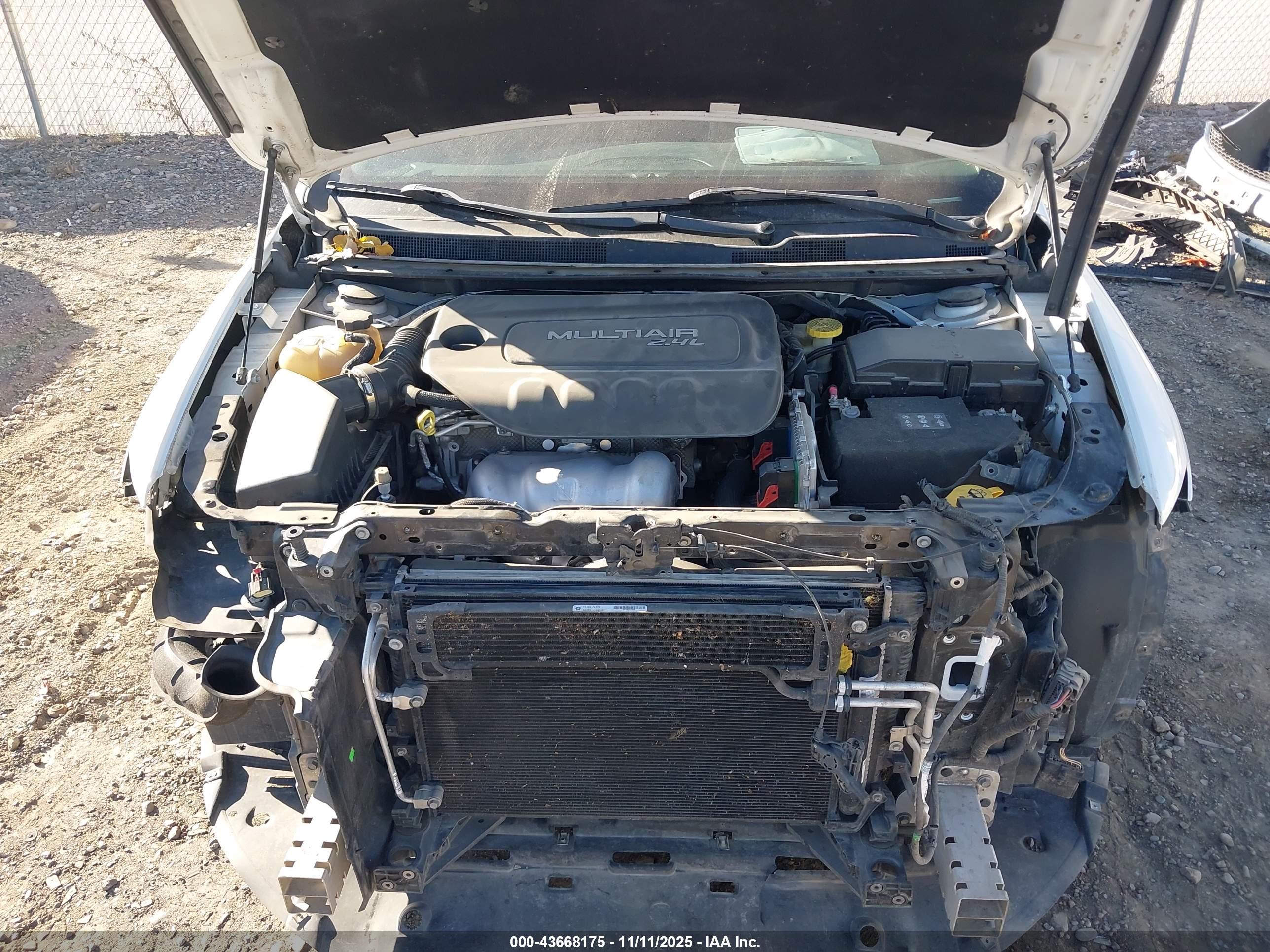 CHRYSLER 200 image 10