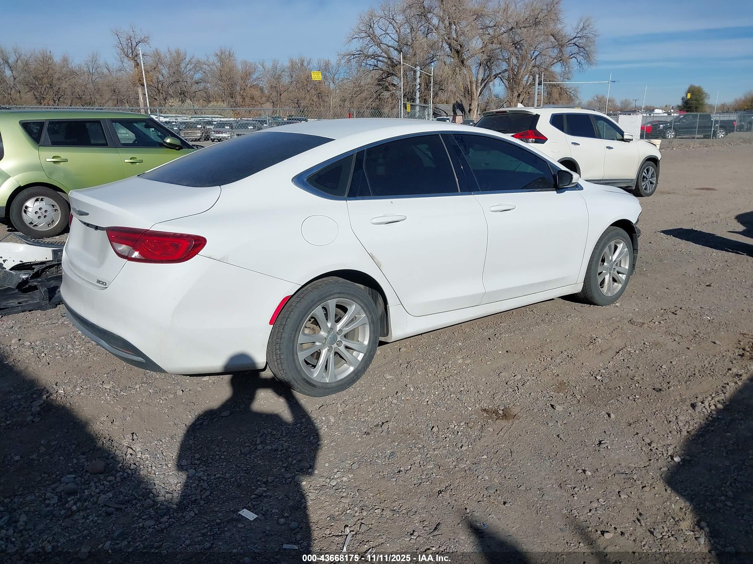 CHRYSLER 200 image 4