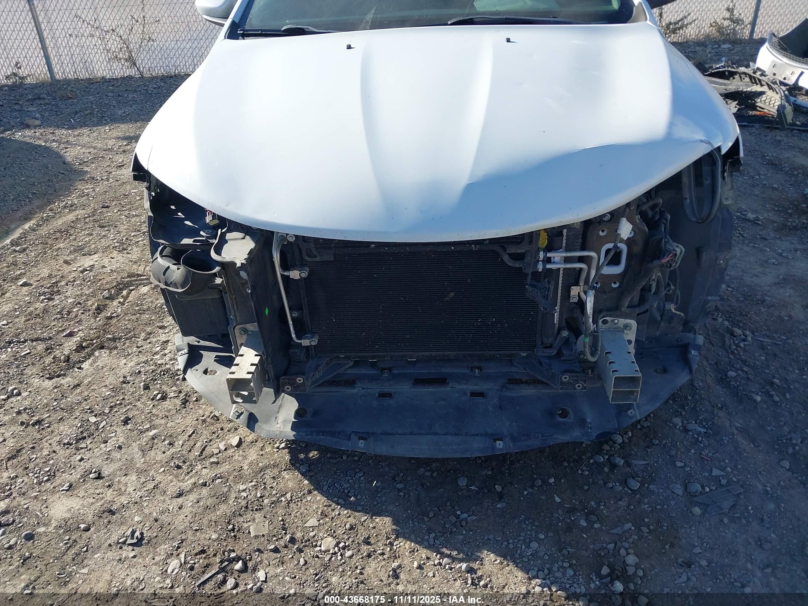 CHRYSLER 200 image 6