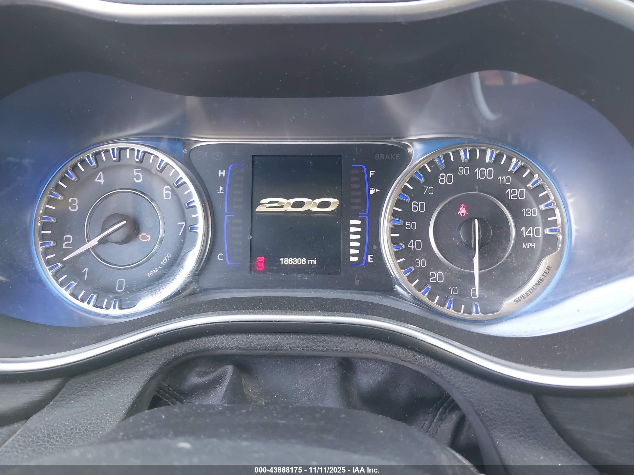 CHRYSLER 200 image 7