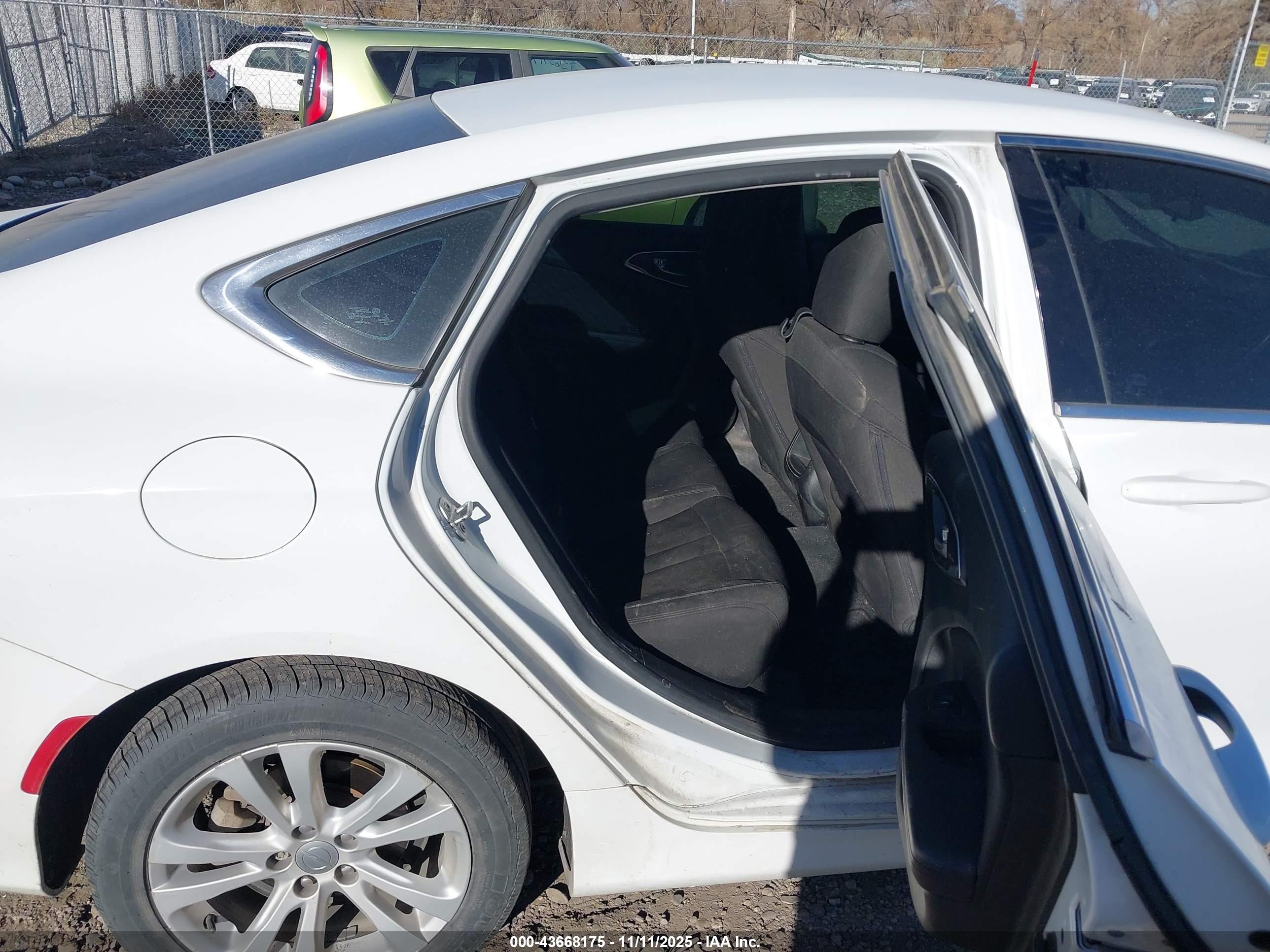 CHRYSLER 200 image 8