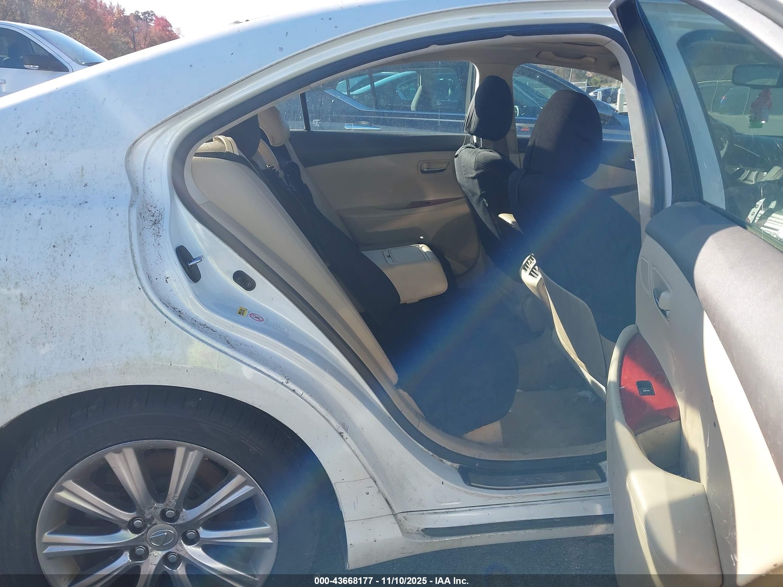 LEXUS ES image 8