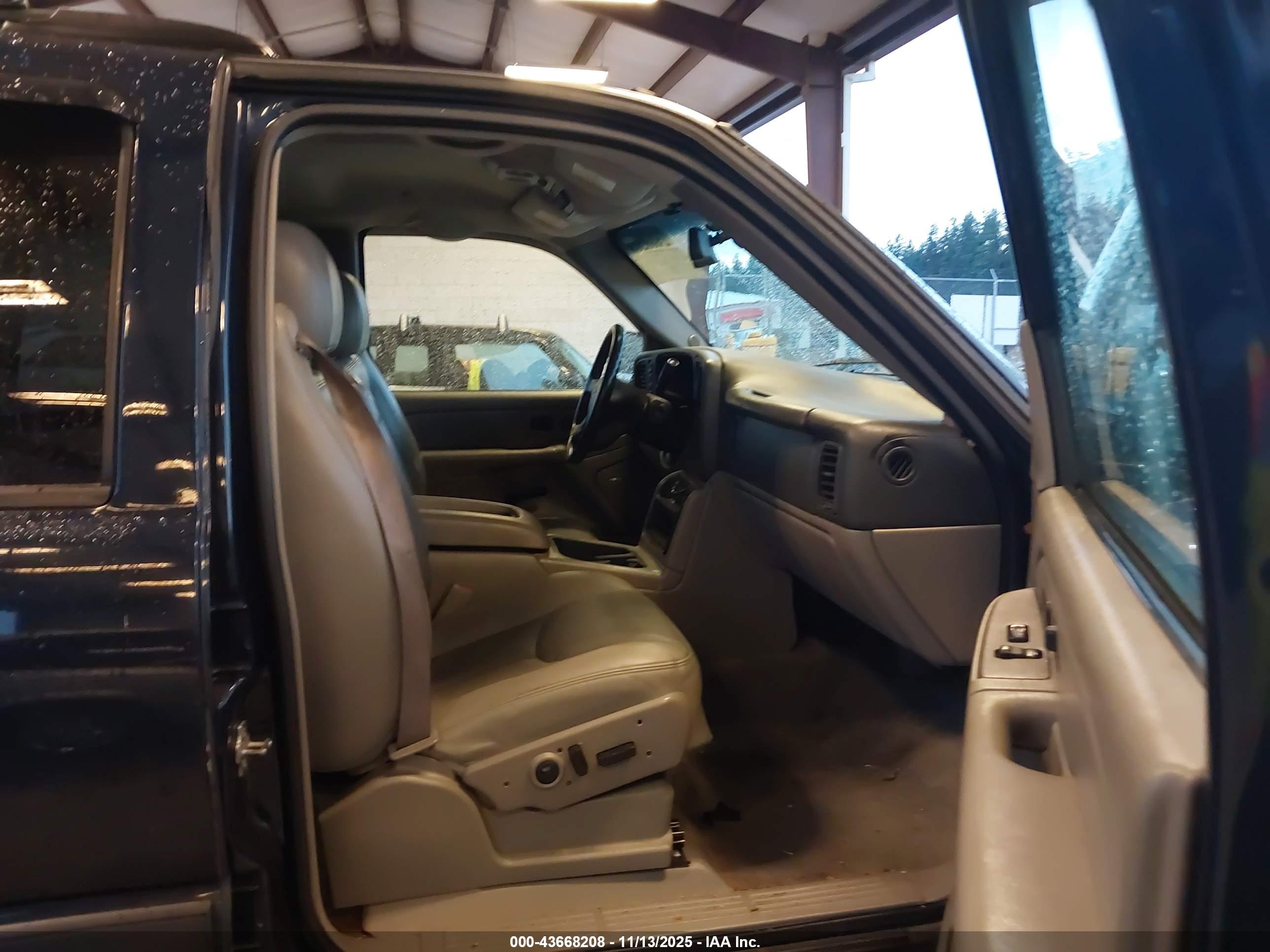 CHEVROLET TAHOE image 5