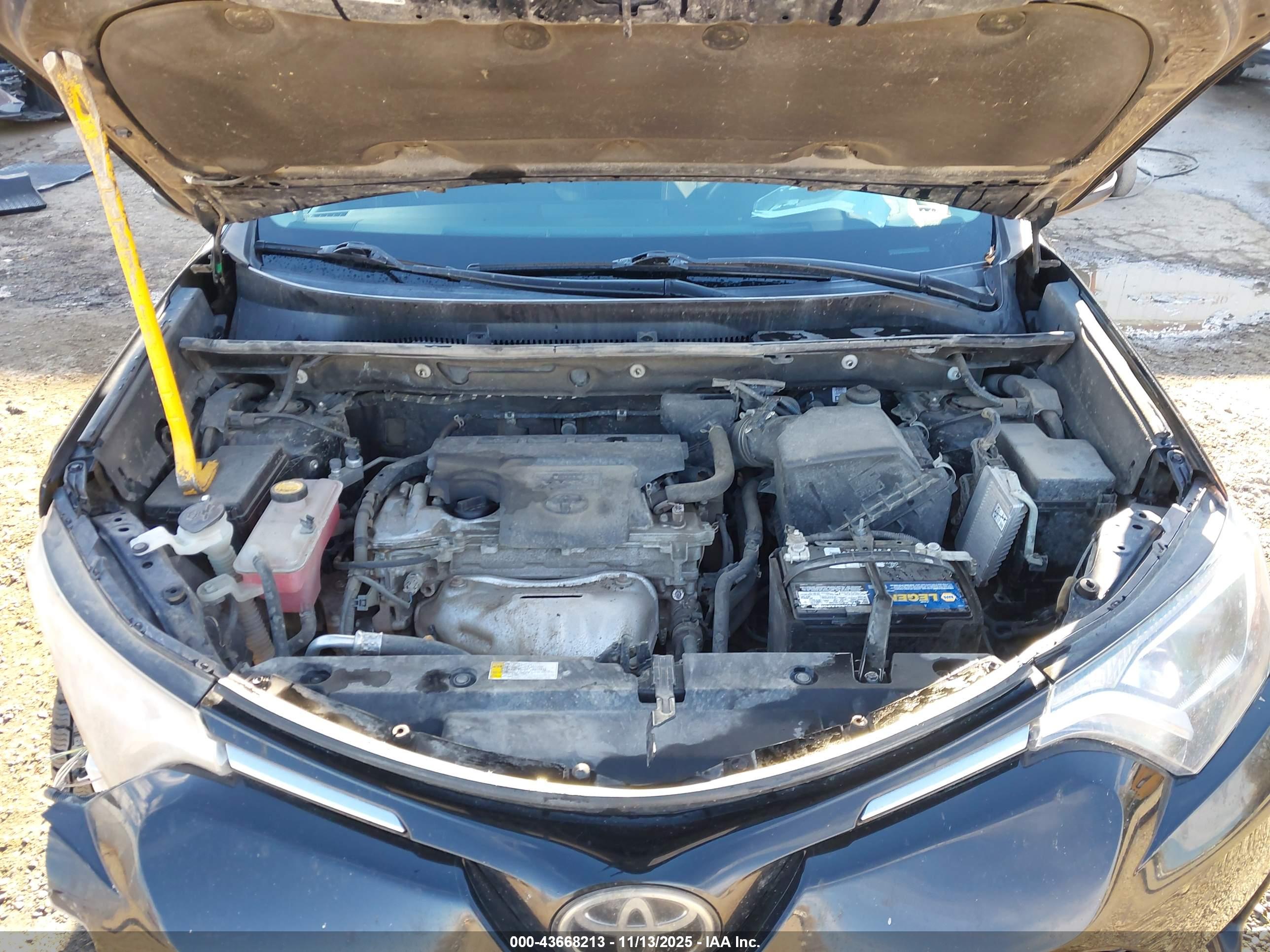 TOYOTA RAV4 image 10