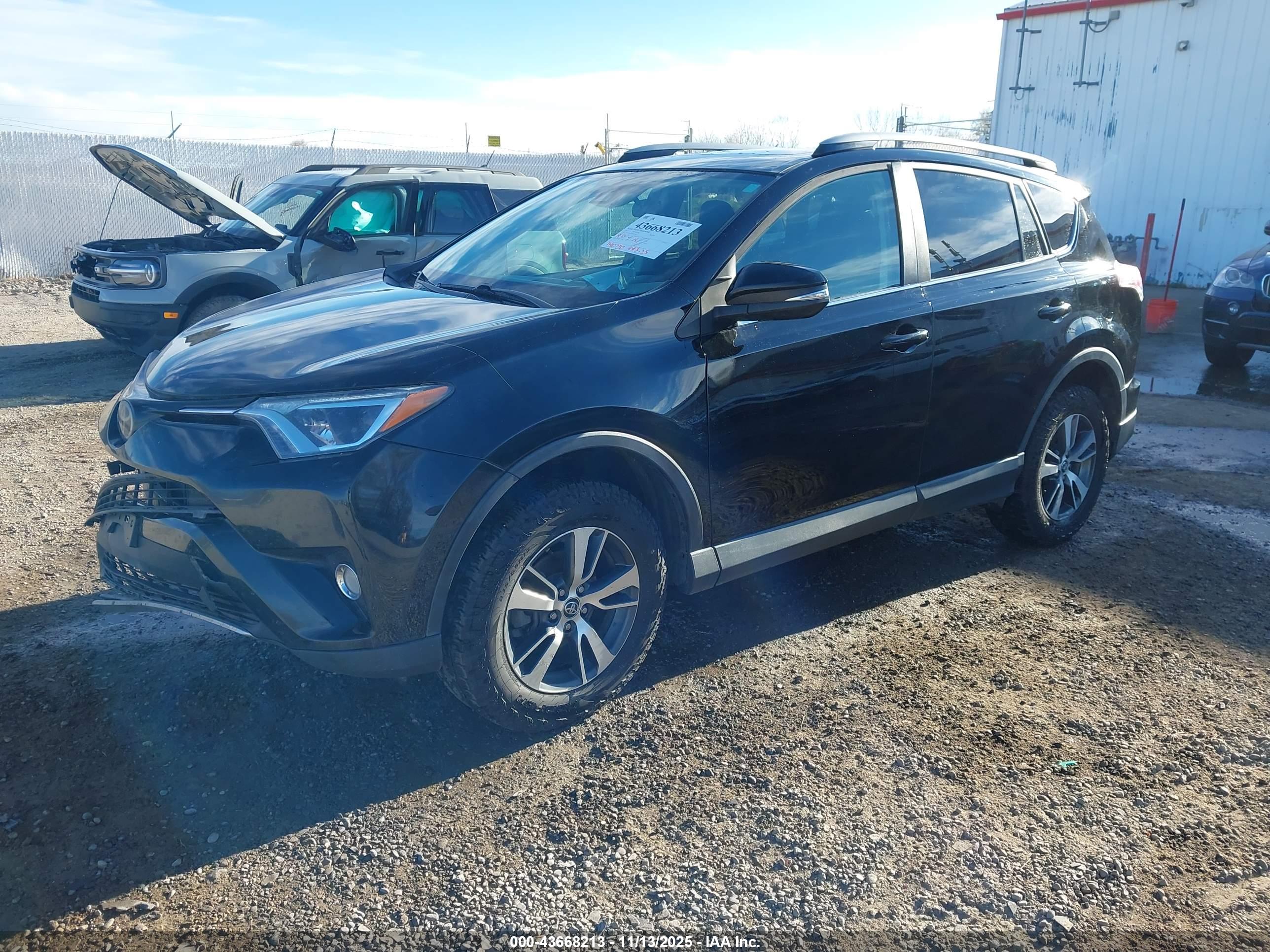 TOYOTA RAV4 image 2