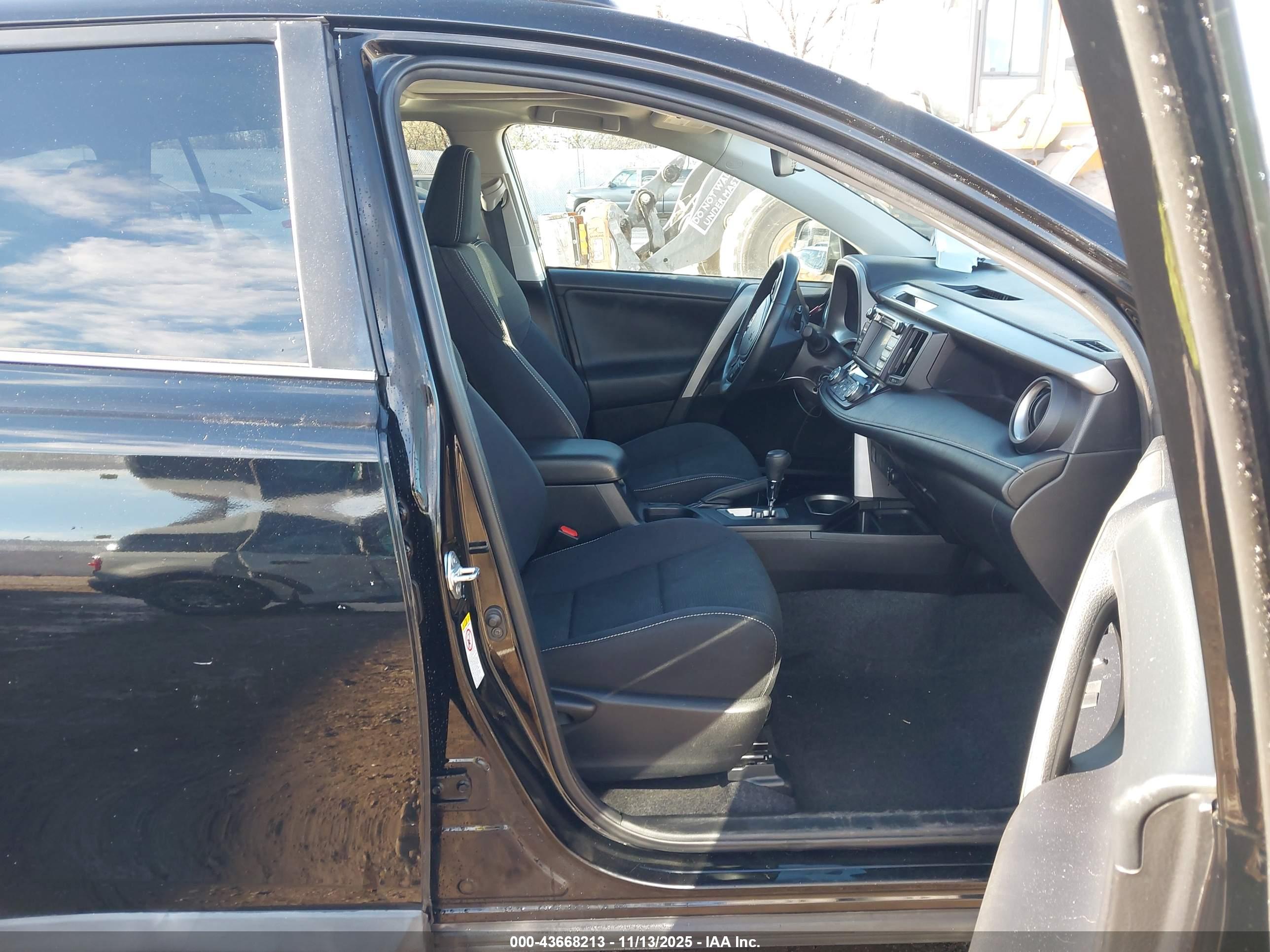 TOYOTA RAV4 image 5