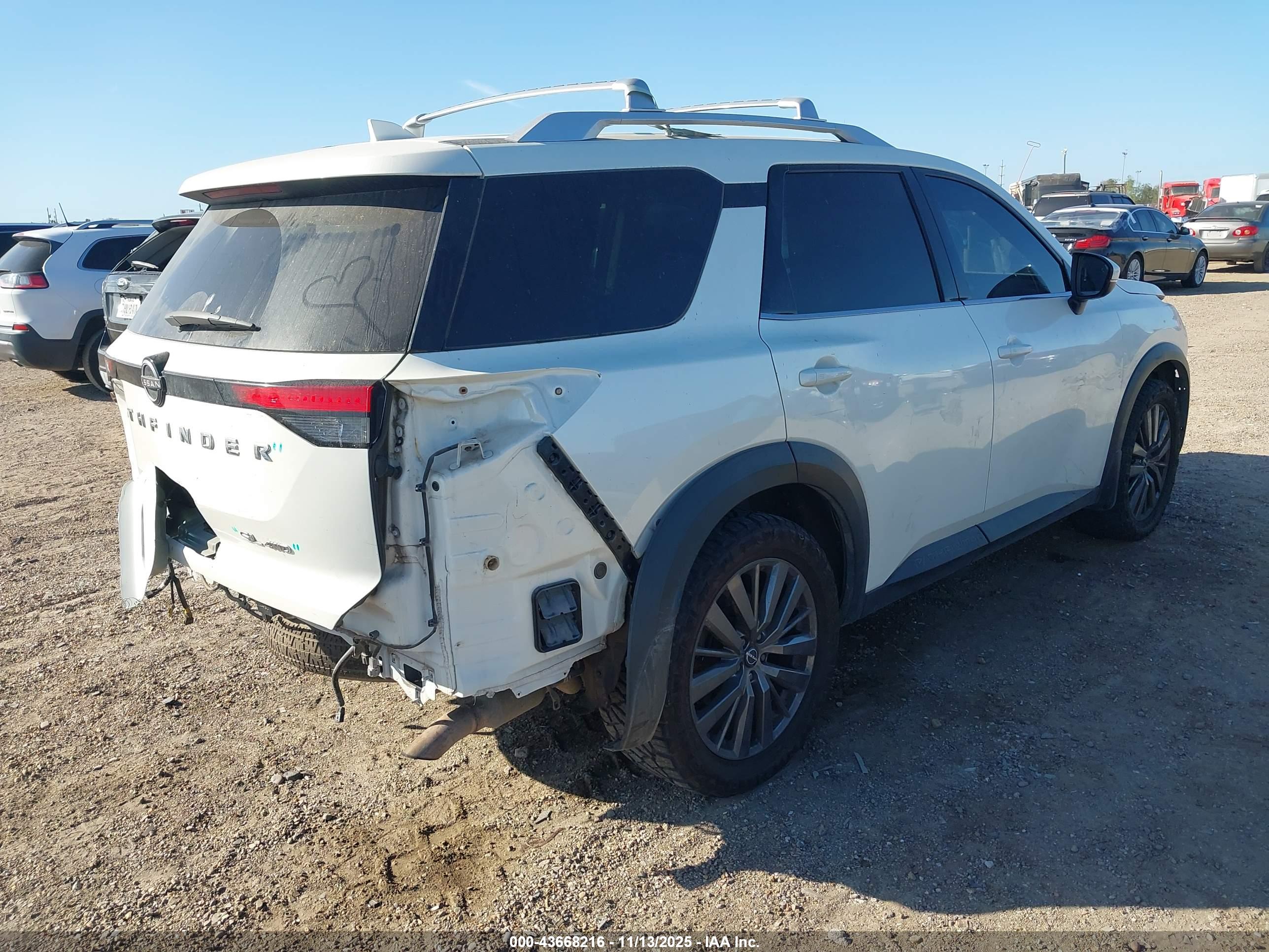 NISSAN PATHFINDER image 4