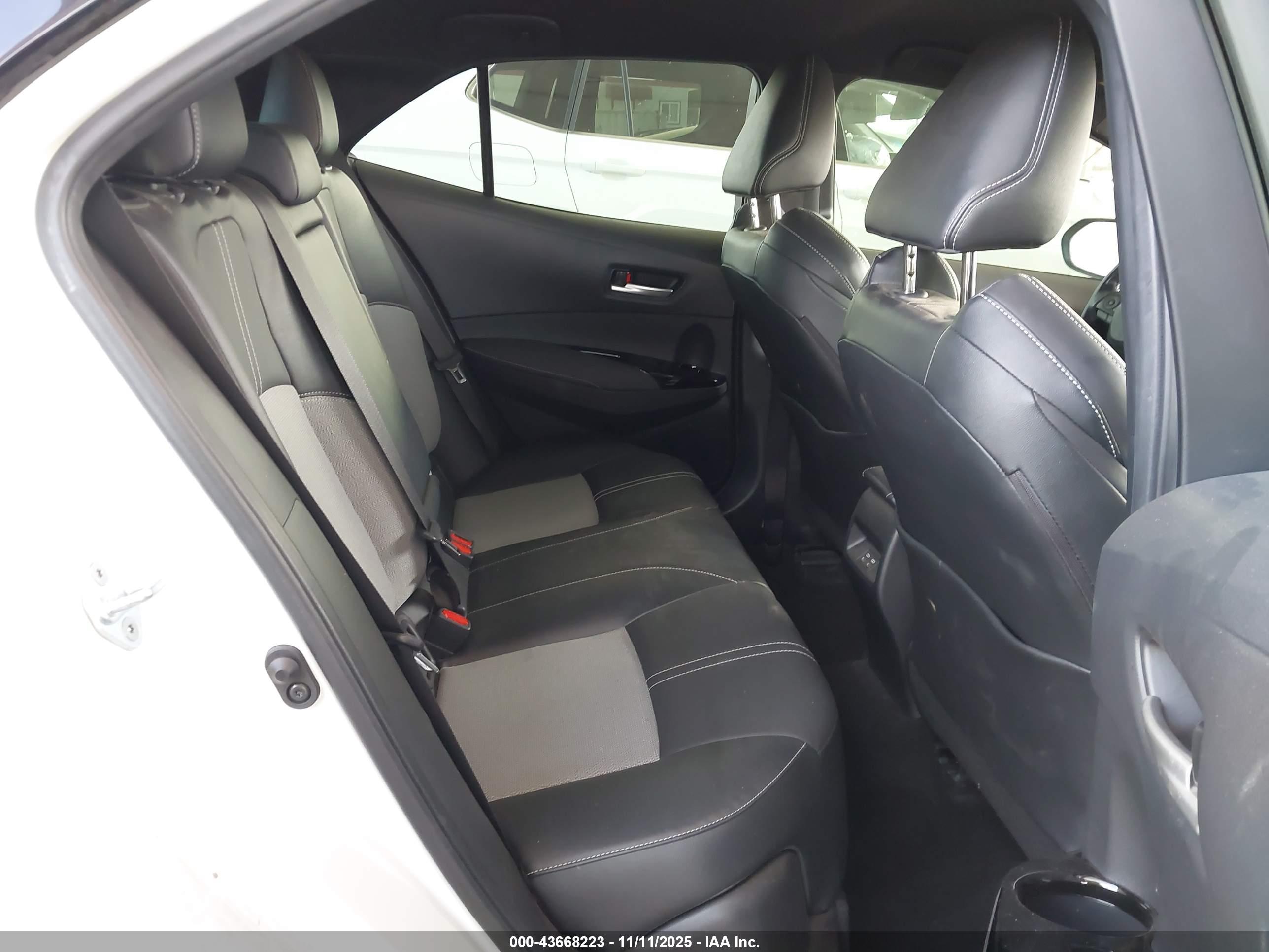 TOYOTA COROLLA image 8