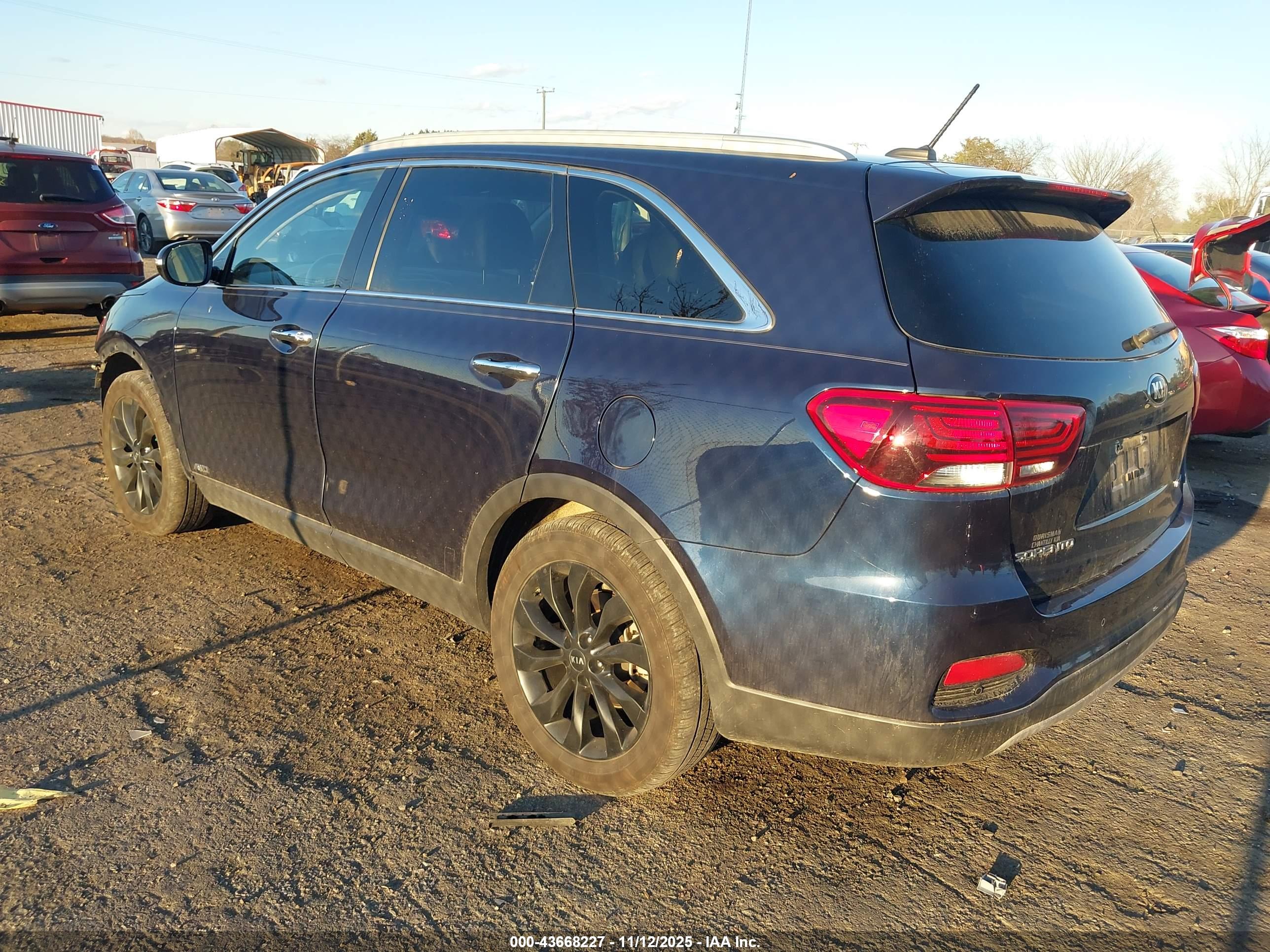 KIA SORENTO image 3
