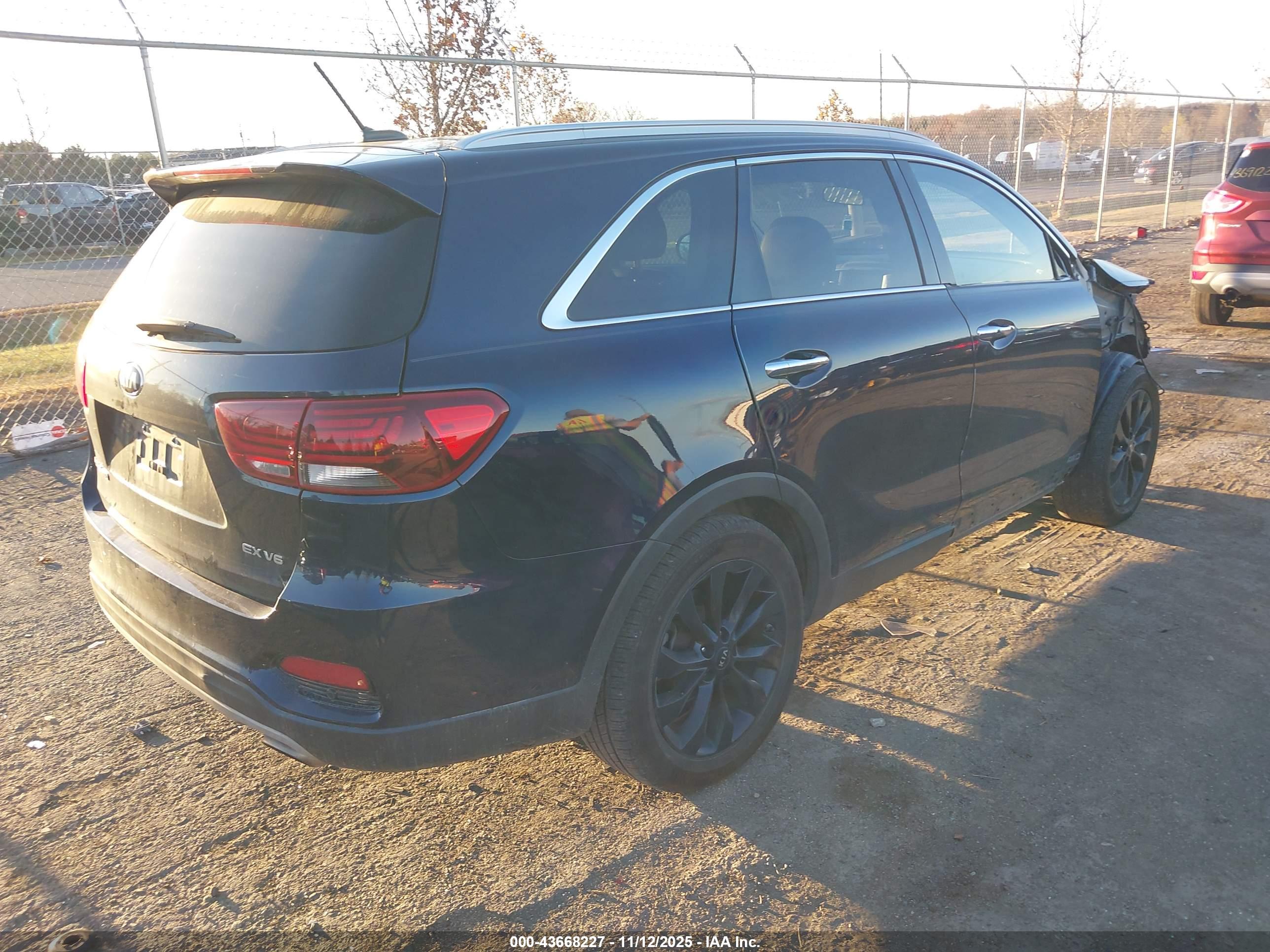 KIA SORENTO image 4
