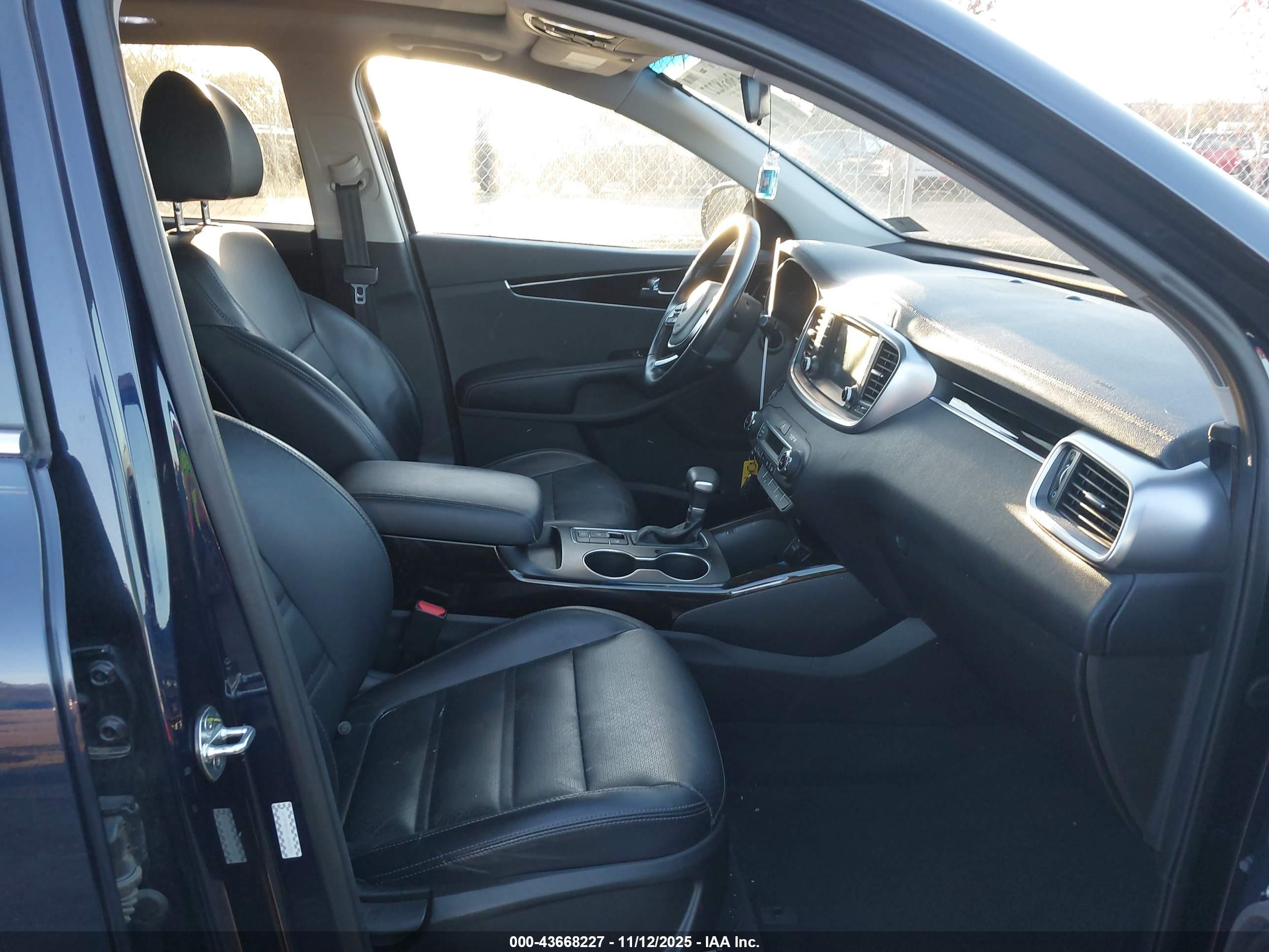 KIA SORENTO image 5