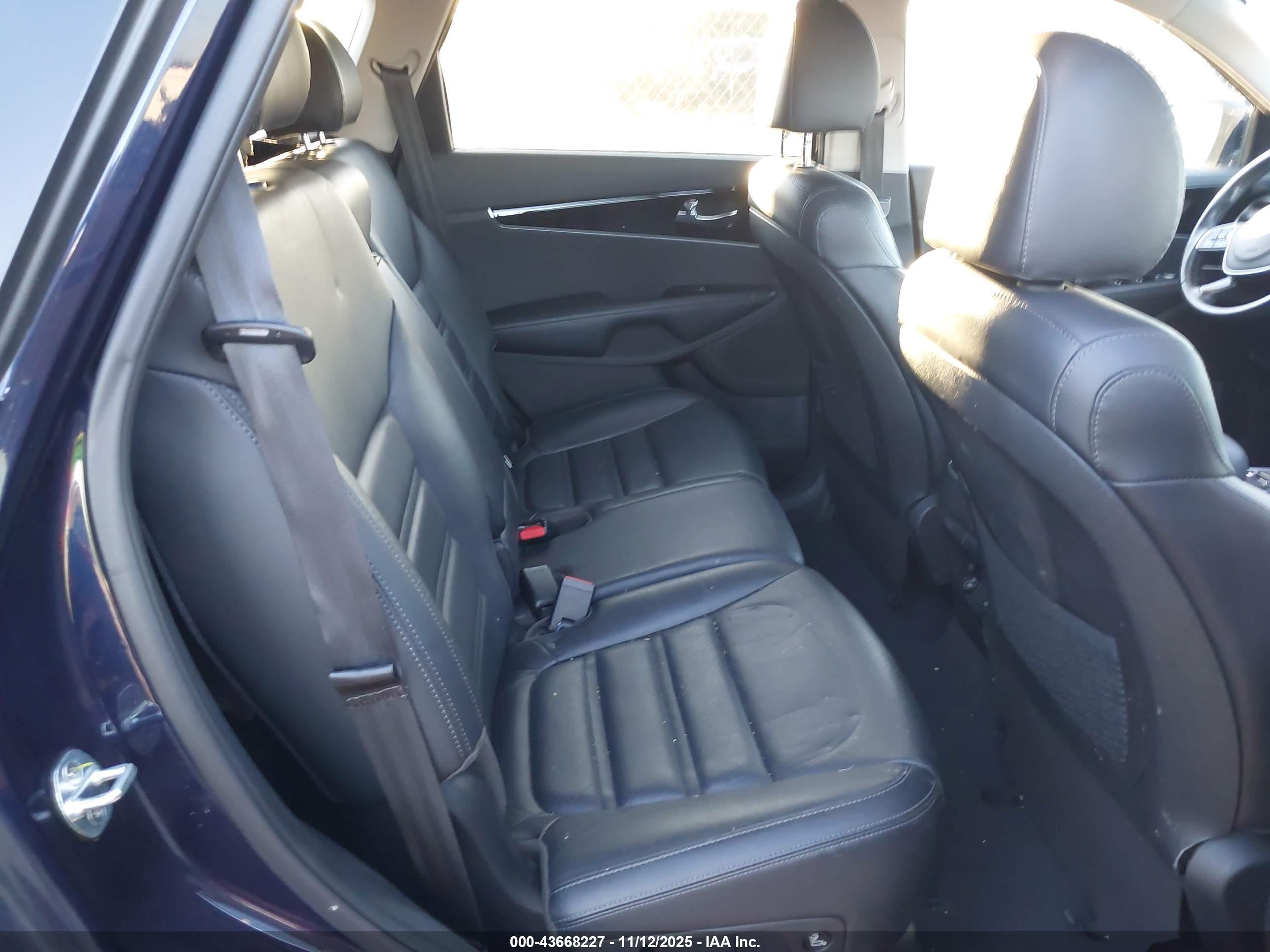 KIA SORENTO image 8