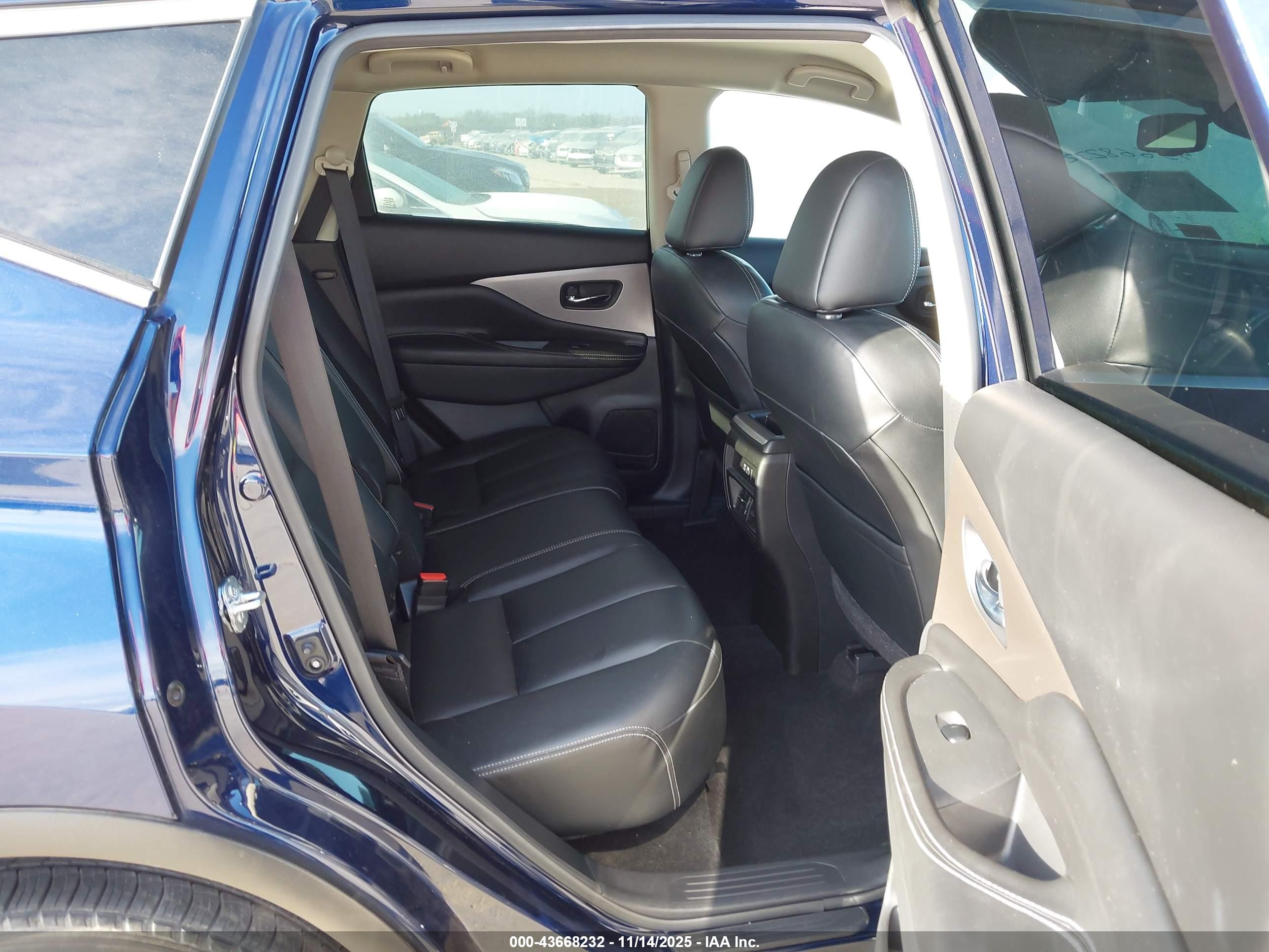 NISSAN MURANO image 8
