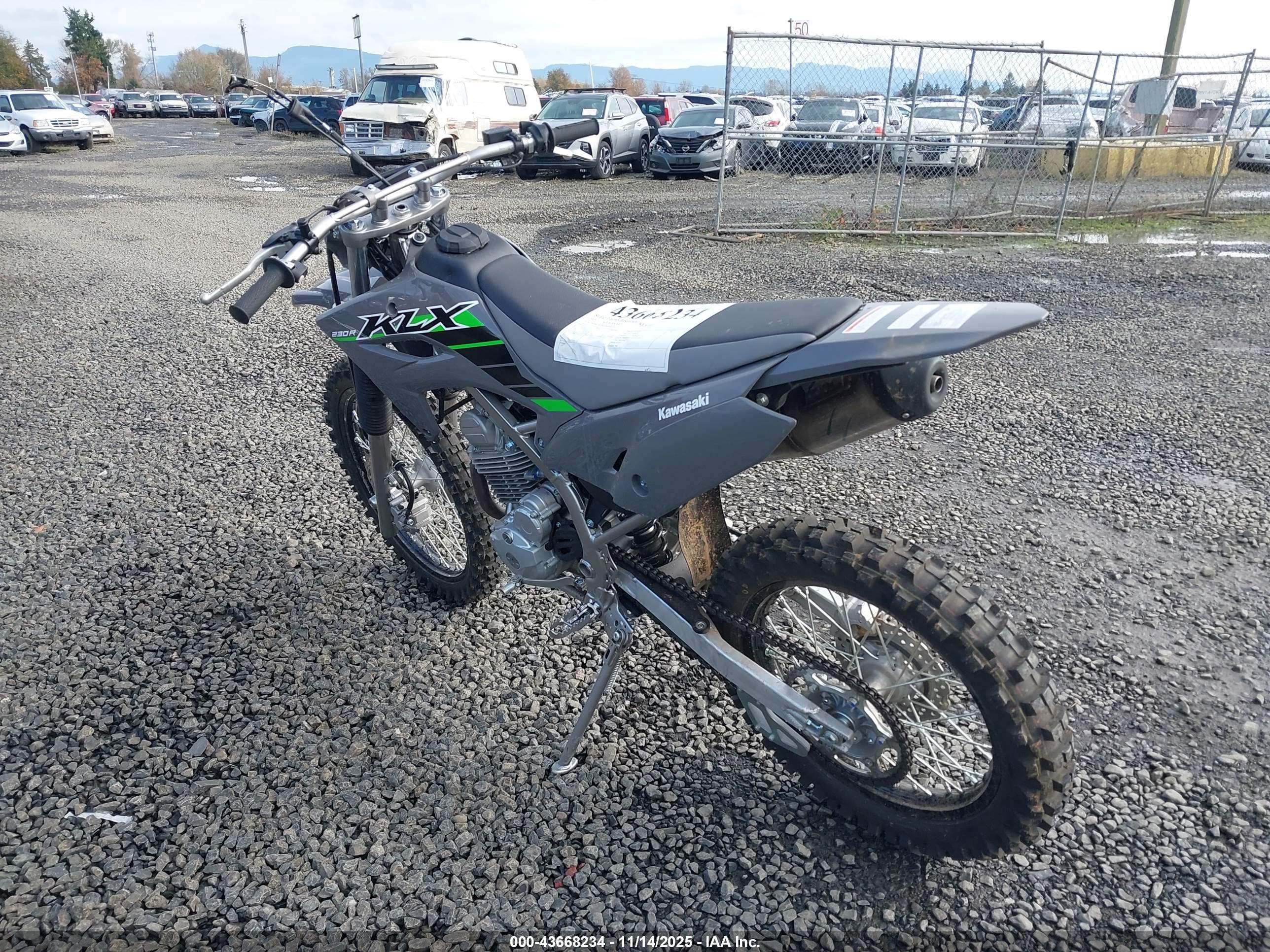 KAWASAKI KLX232 image 3