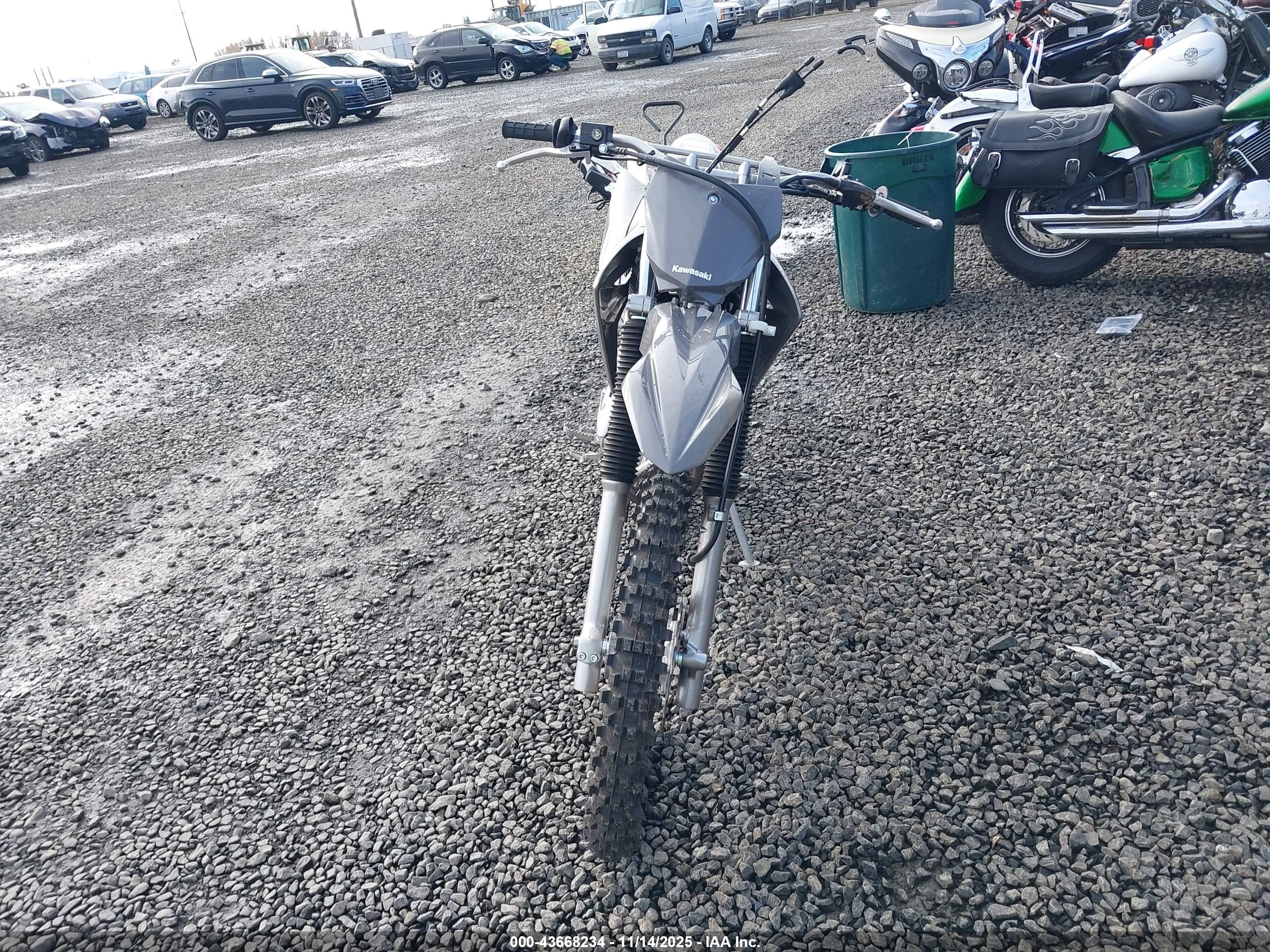 KAWASAKI KLX232 image 5