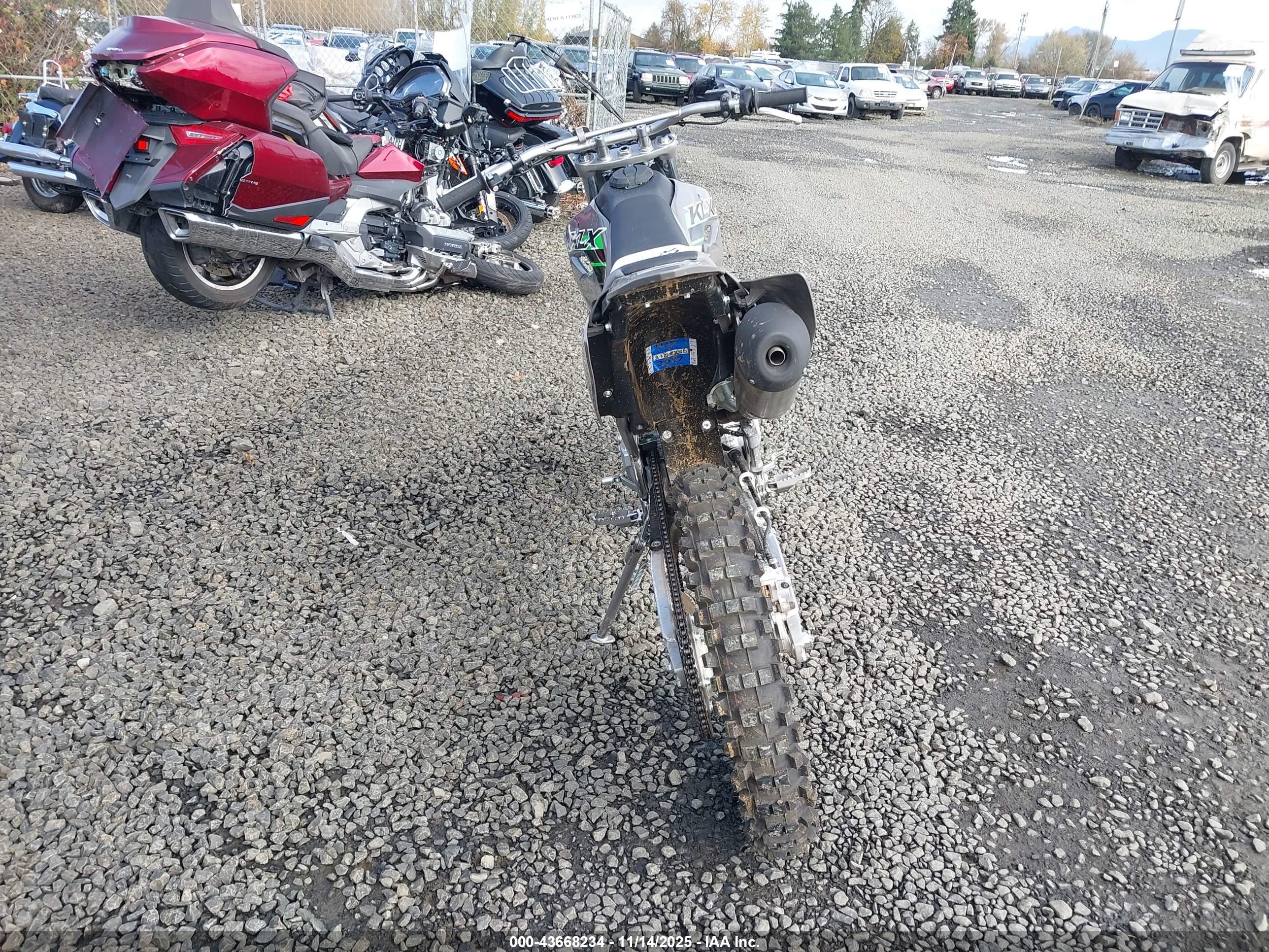 KAWASAKI KLX232 image 6