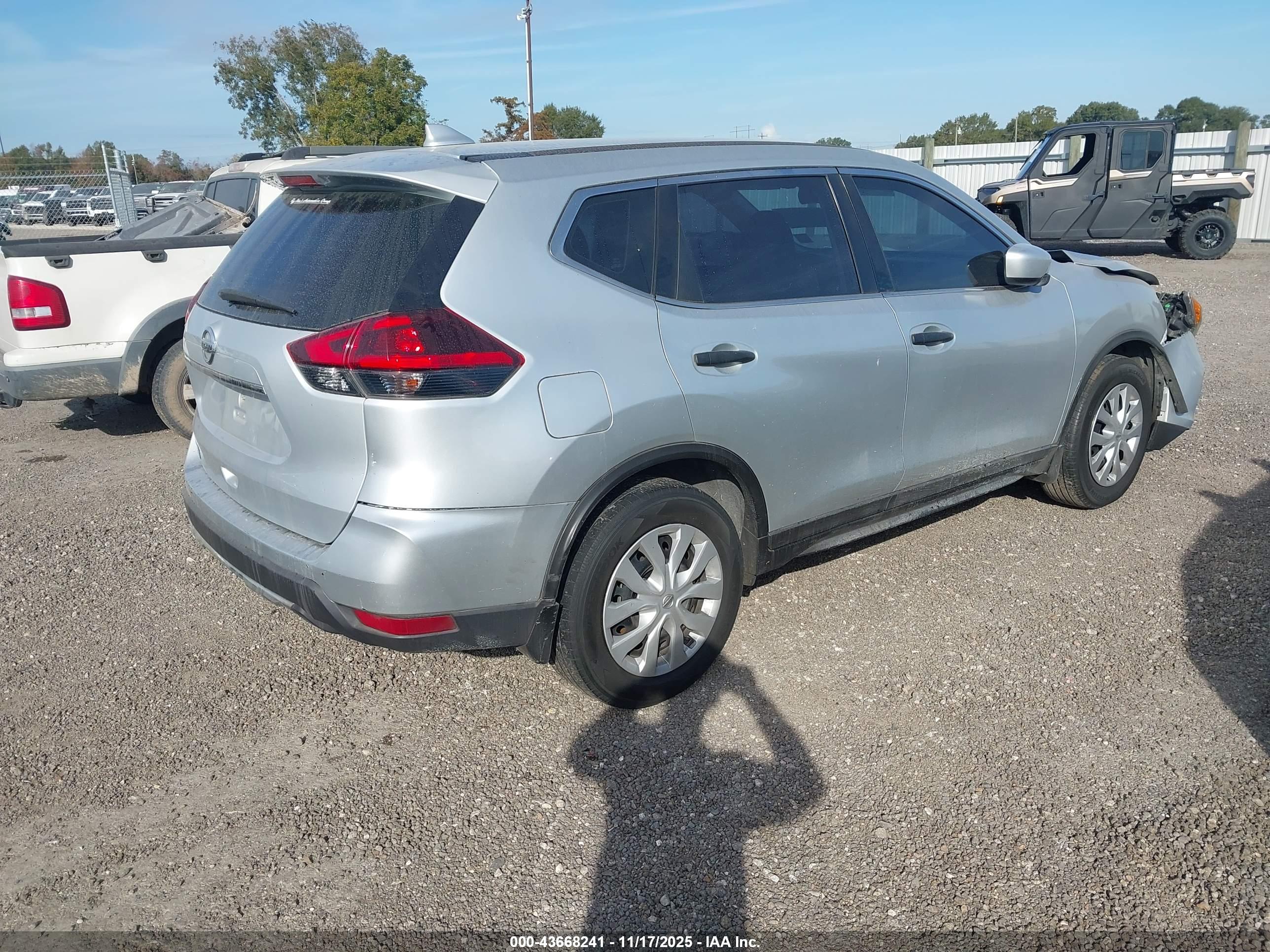 NISSAN ROGUE image 4