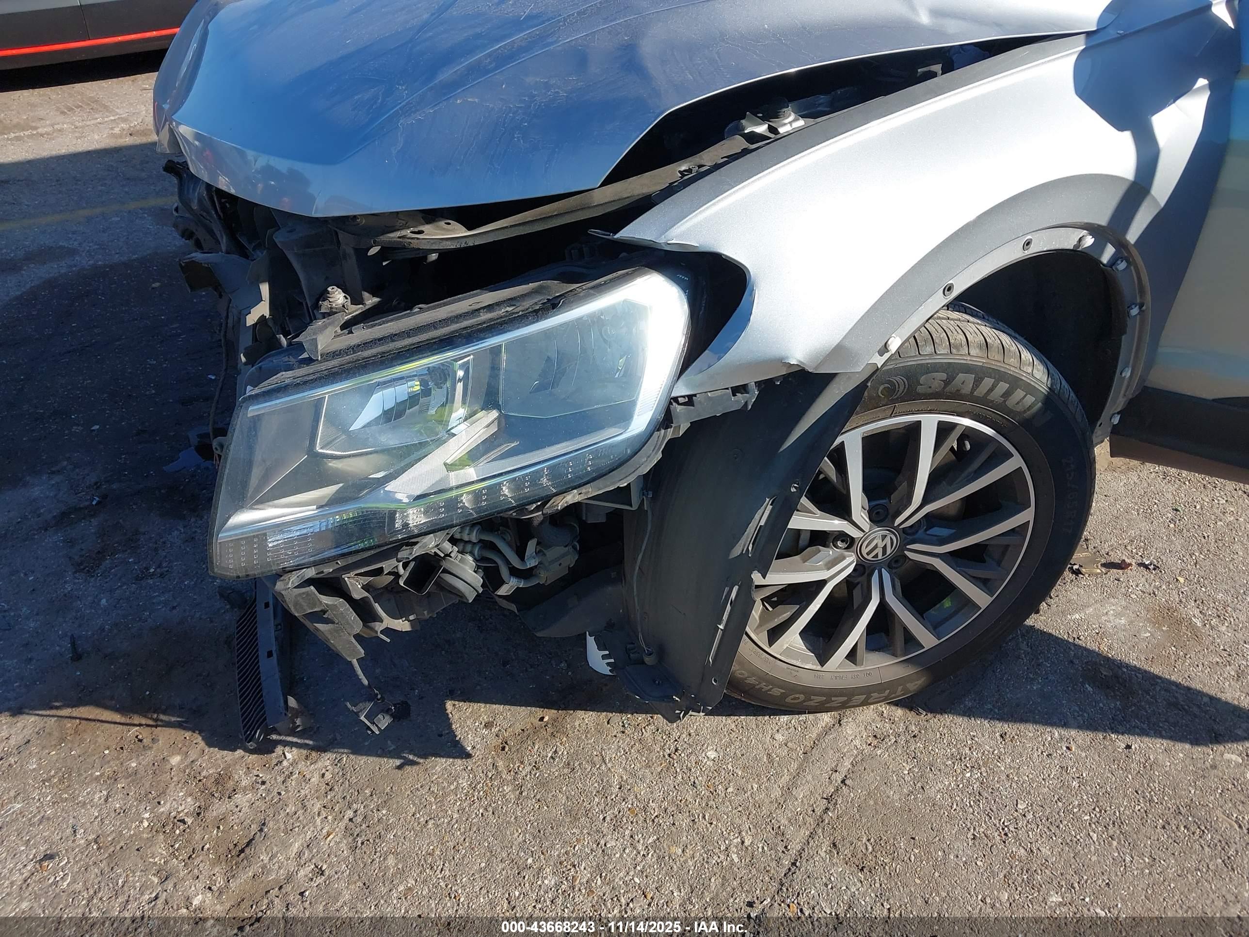VOLKSWAGEN TIGUAN image 6