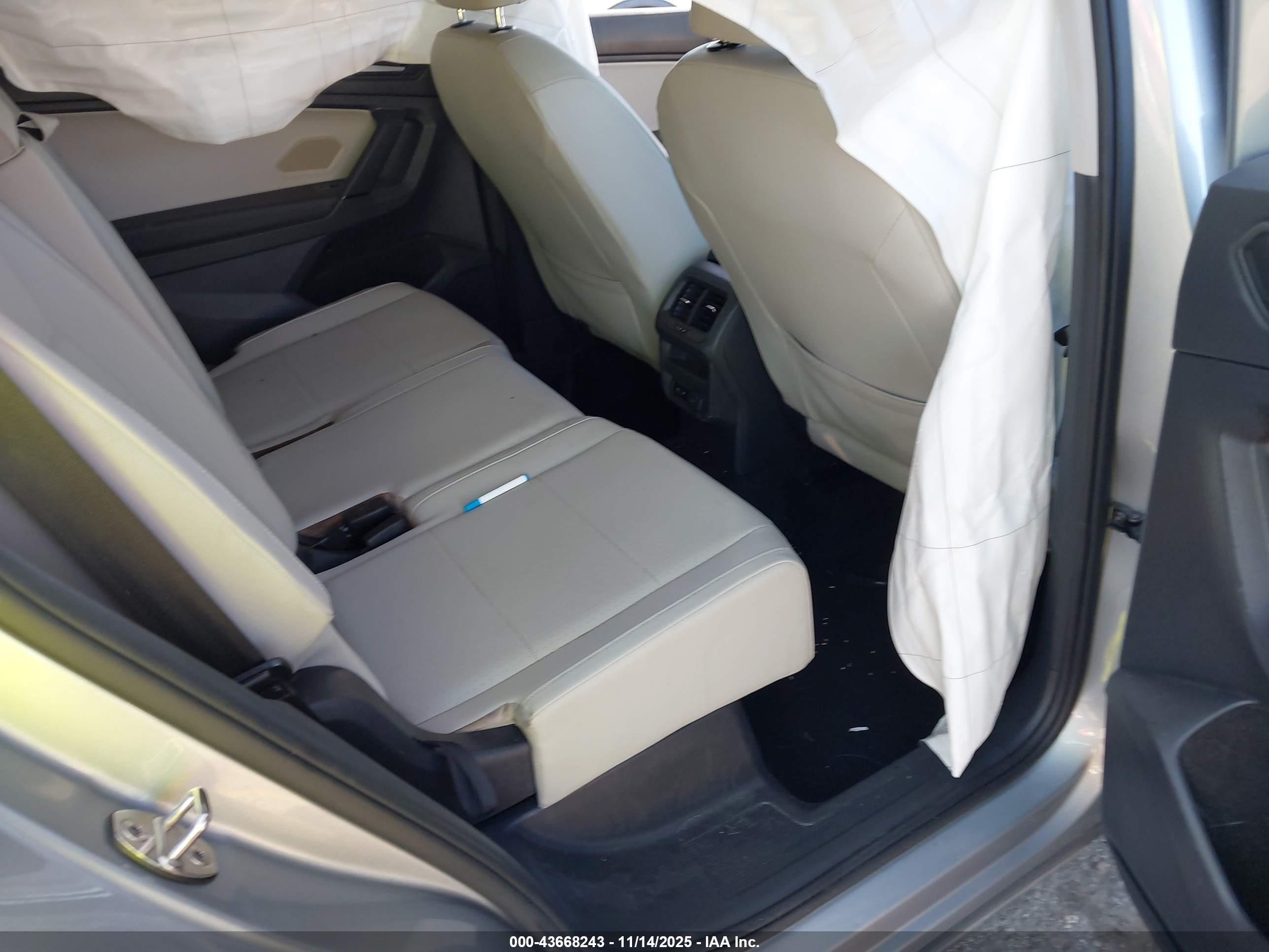 VOLKSWAGEN TIGUAN image 8
