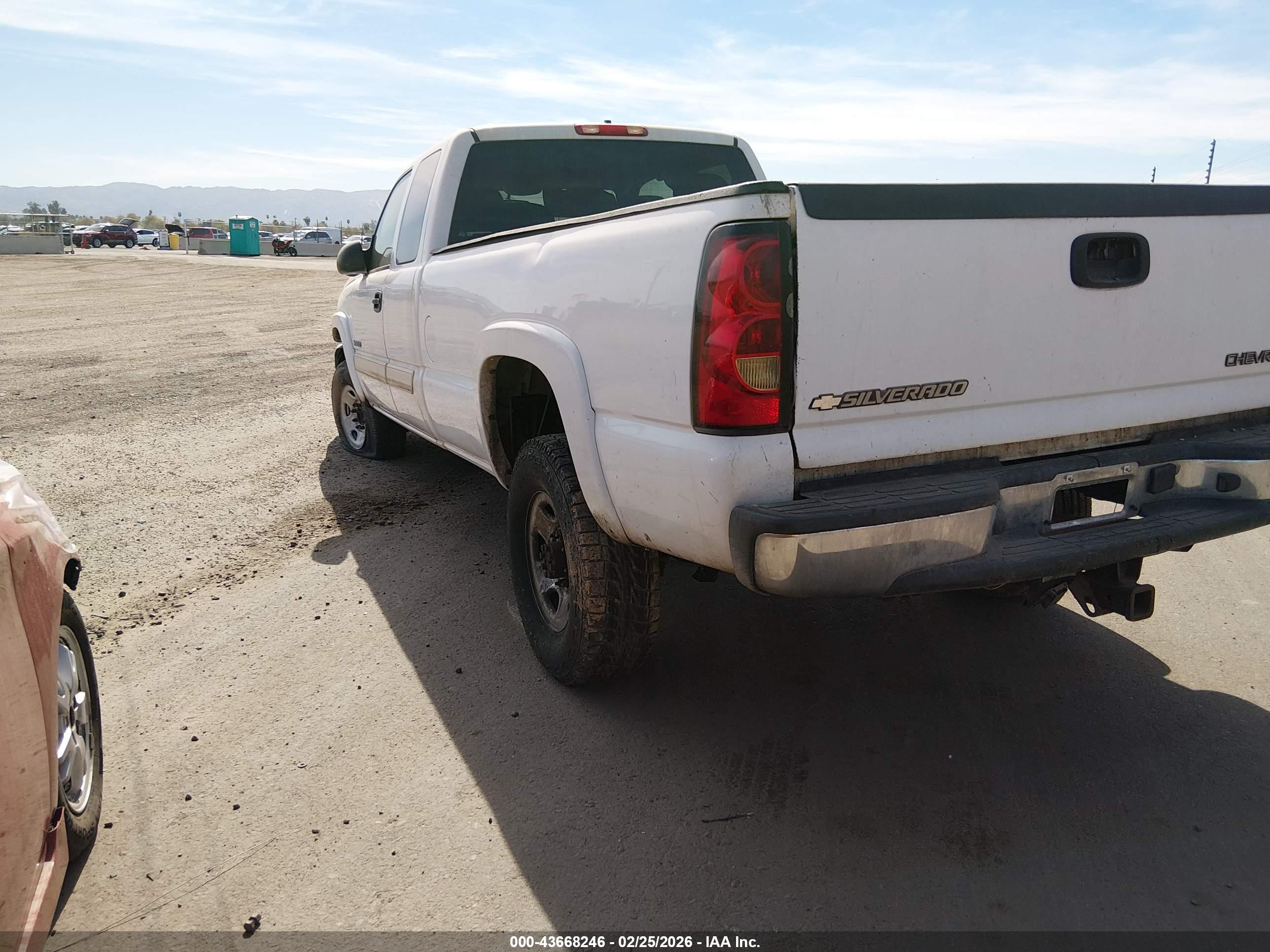 CHEVROLET SILVERADO image 3