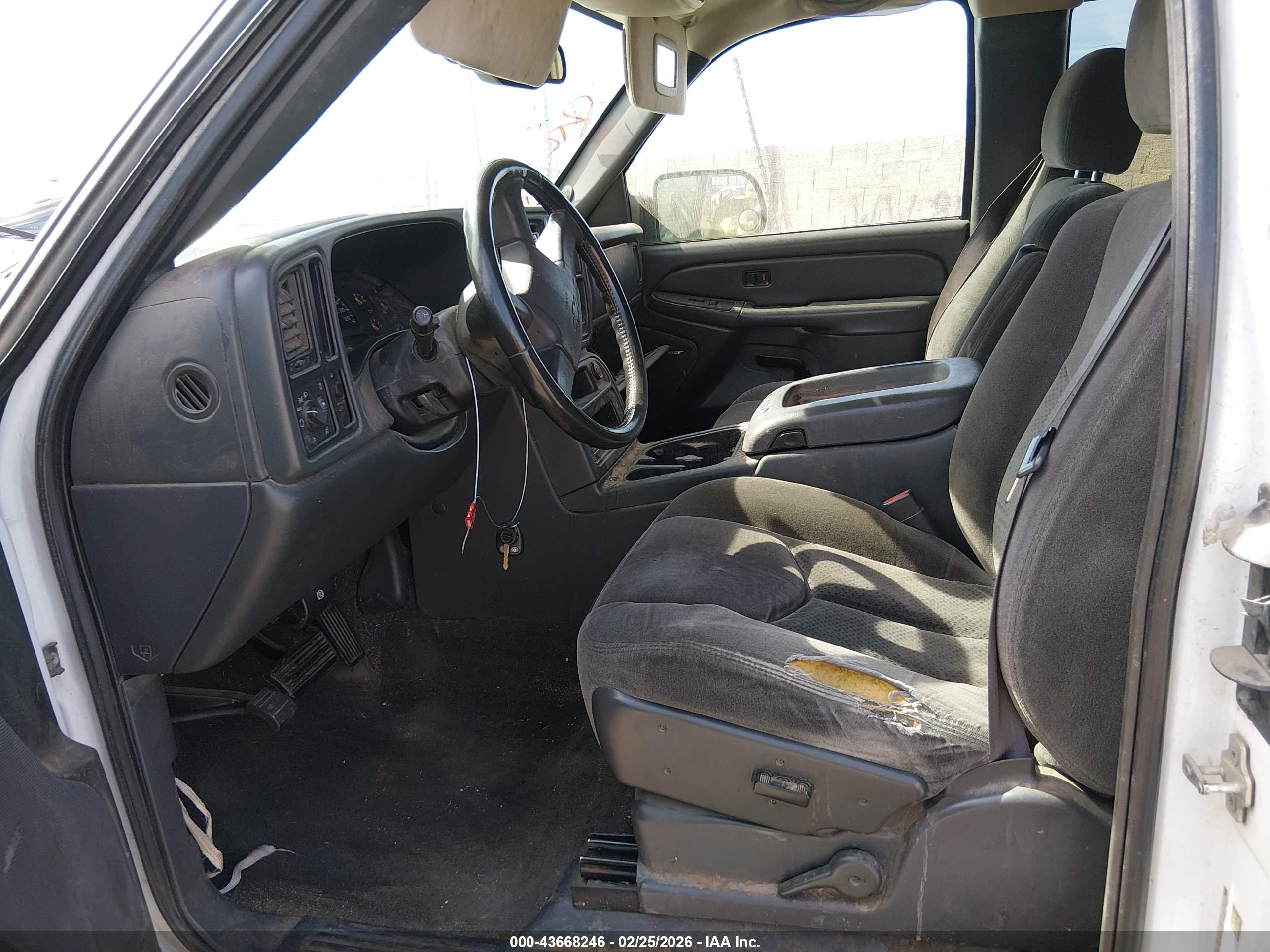 CHEVROLET SILVERADO image 5
