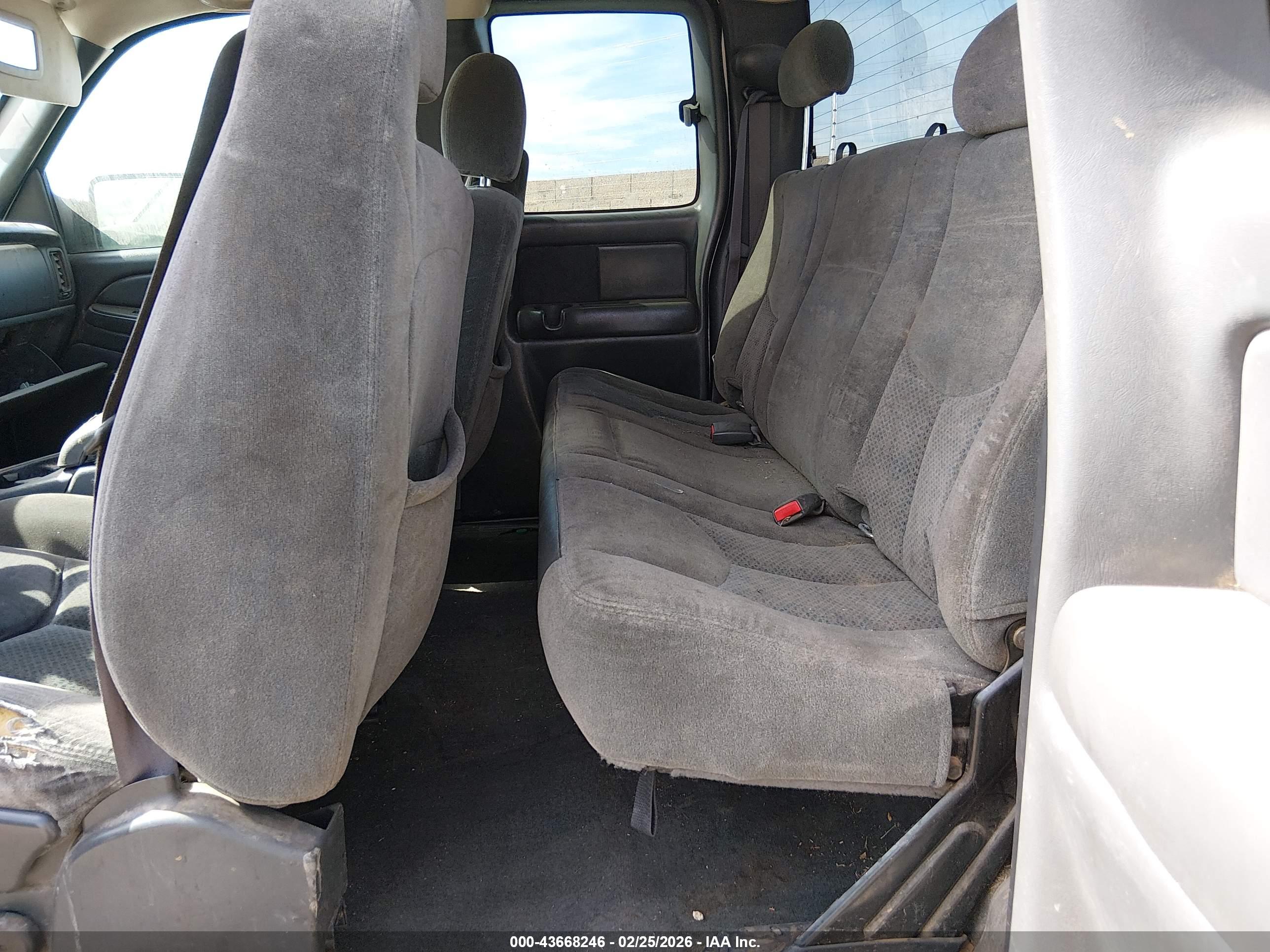 CHEVROLET SILVERADO image 8