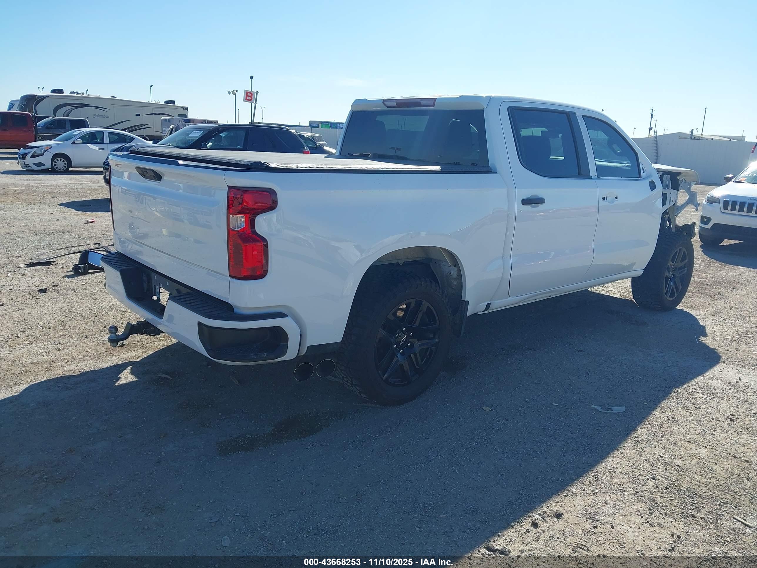 CHEVROLET SILVERADO image 4