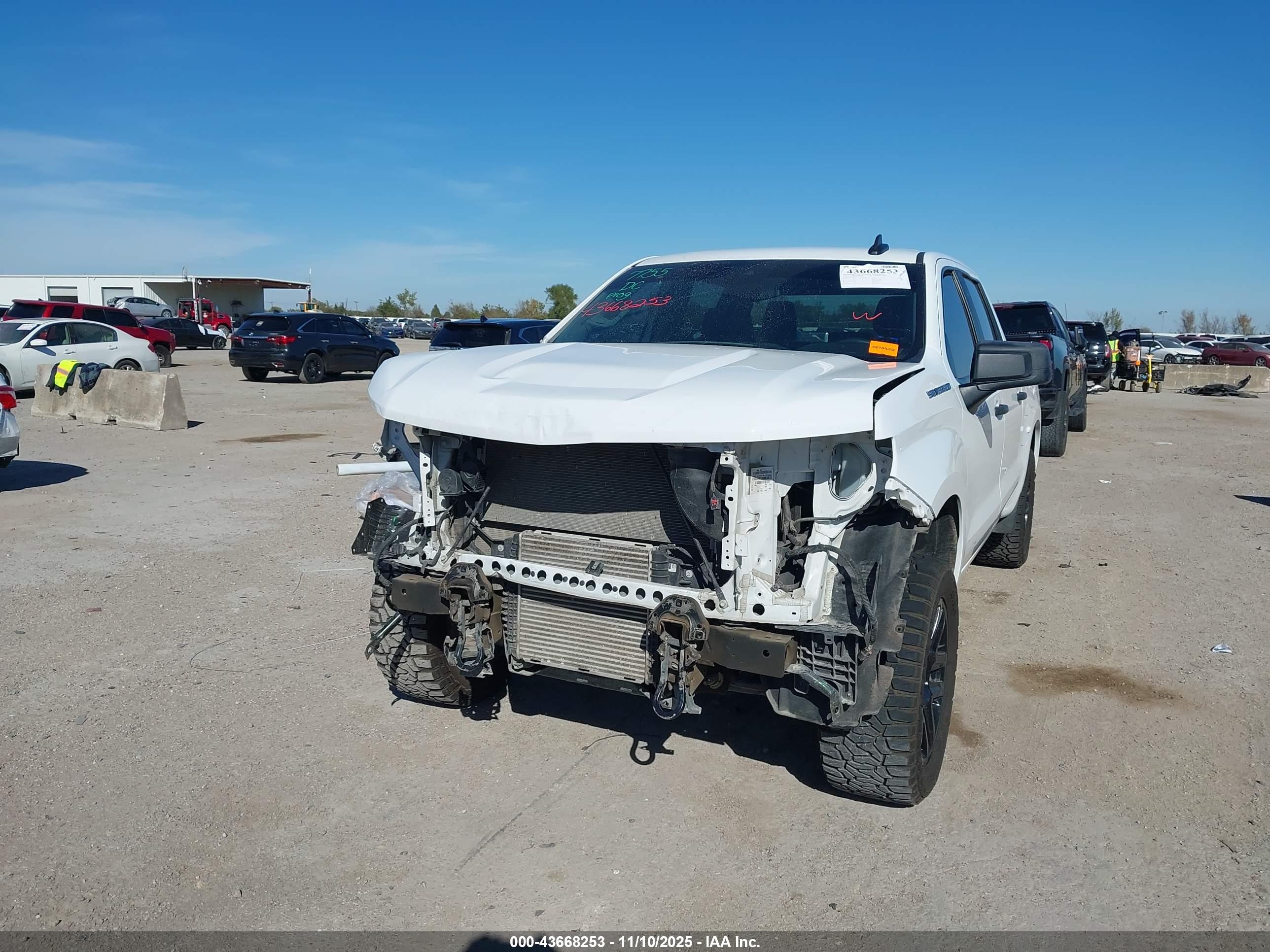 CHEVROLET SILVERADO image 6