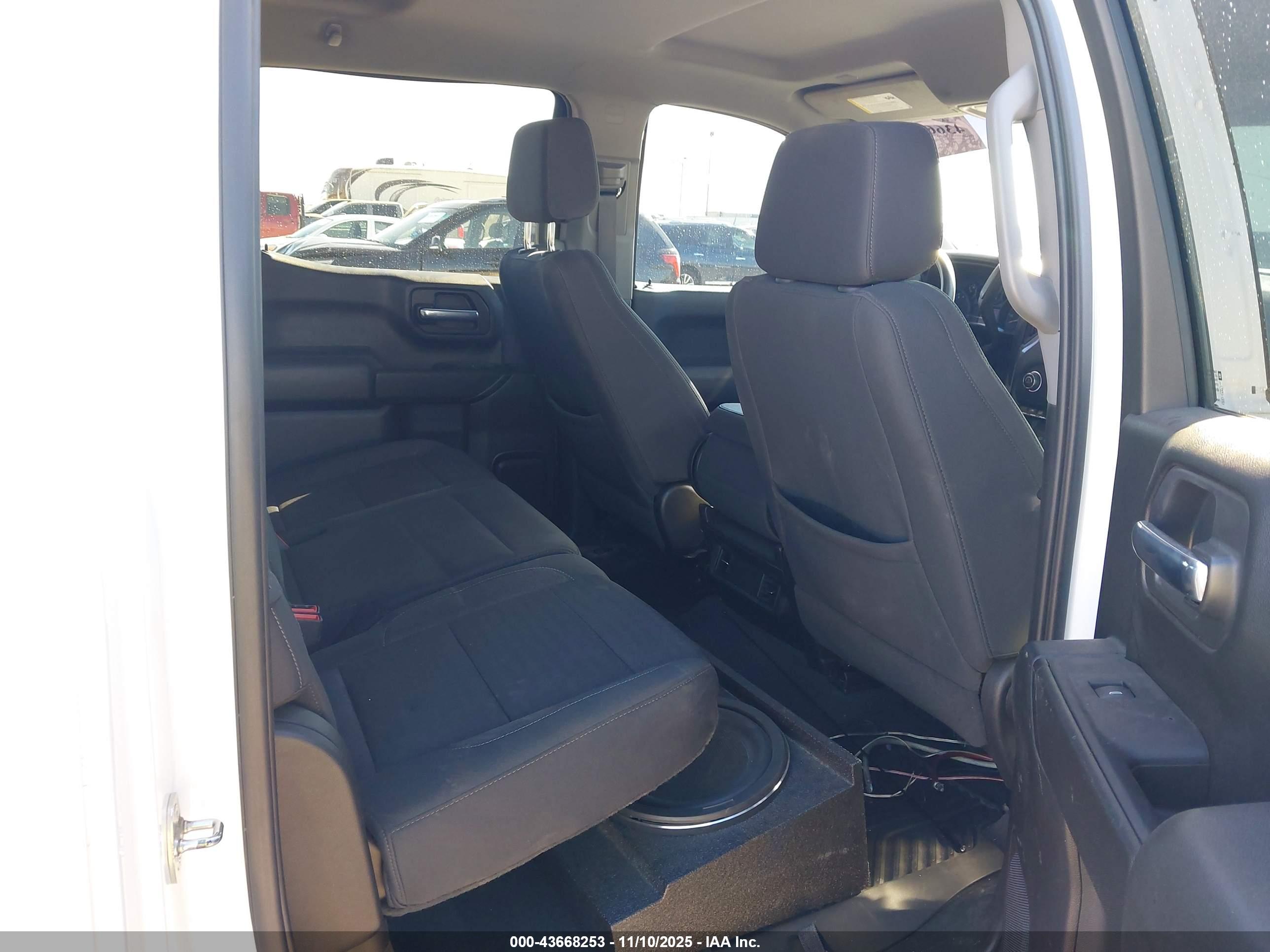 CHEVROLET SILVERADO image 8