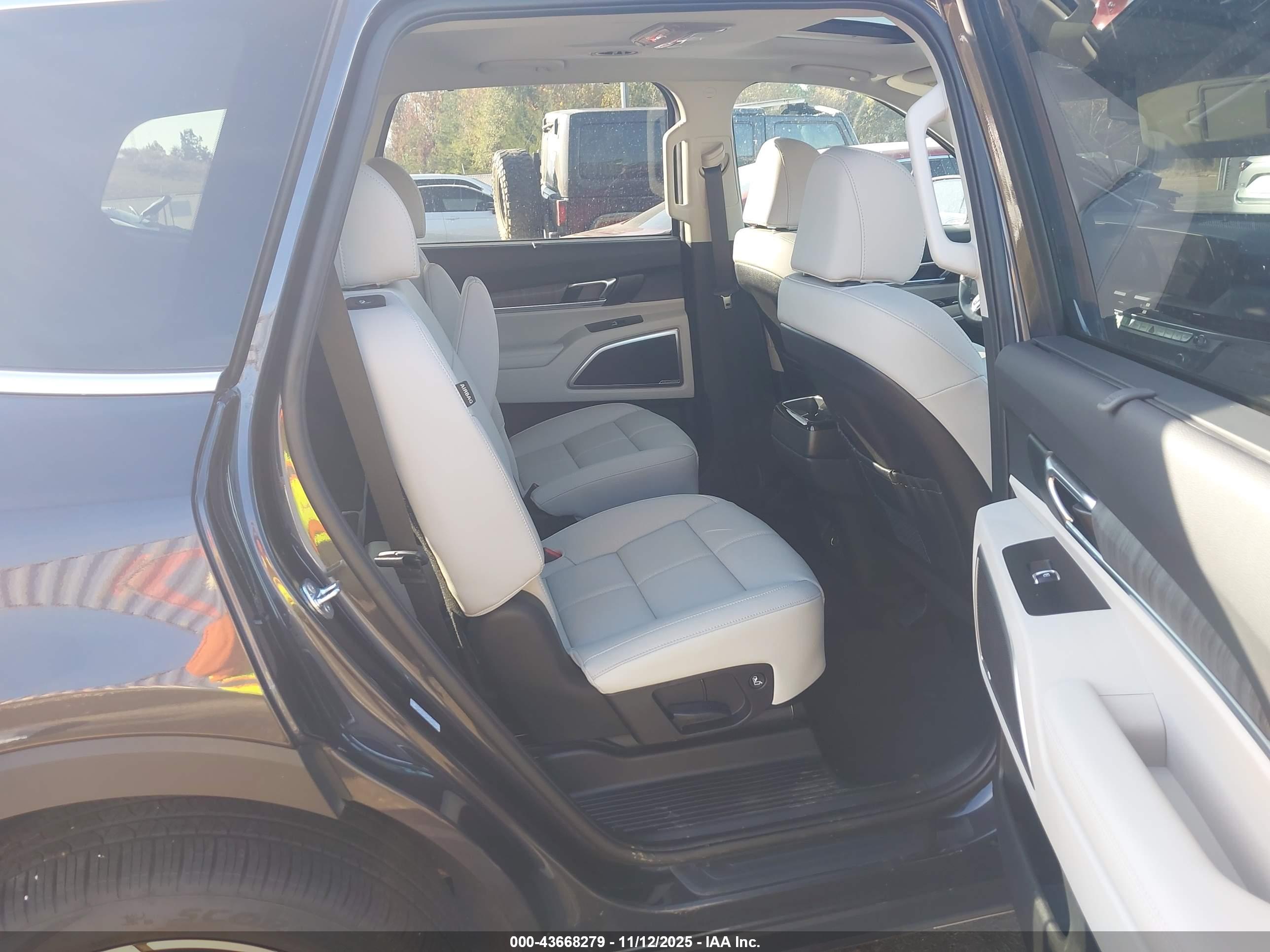 KIA TELLURIDE image 8