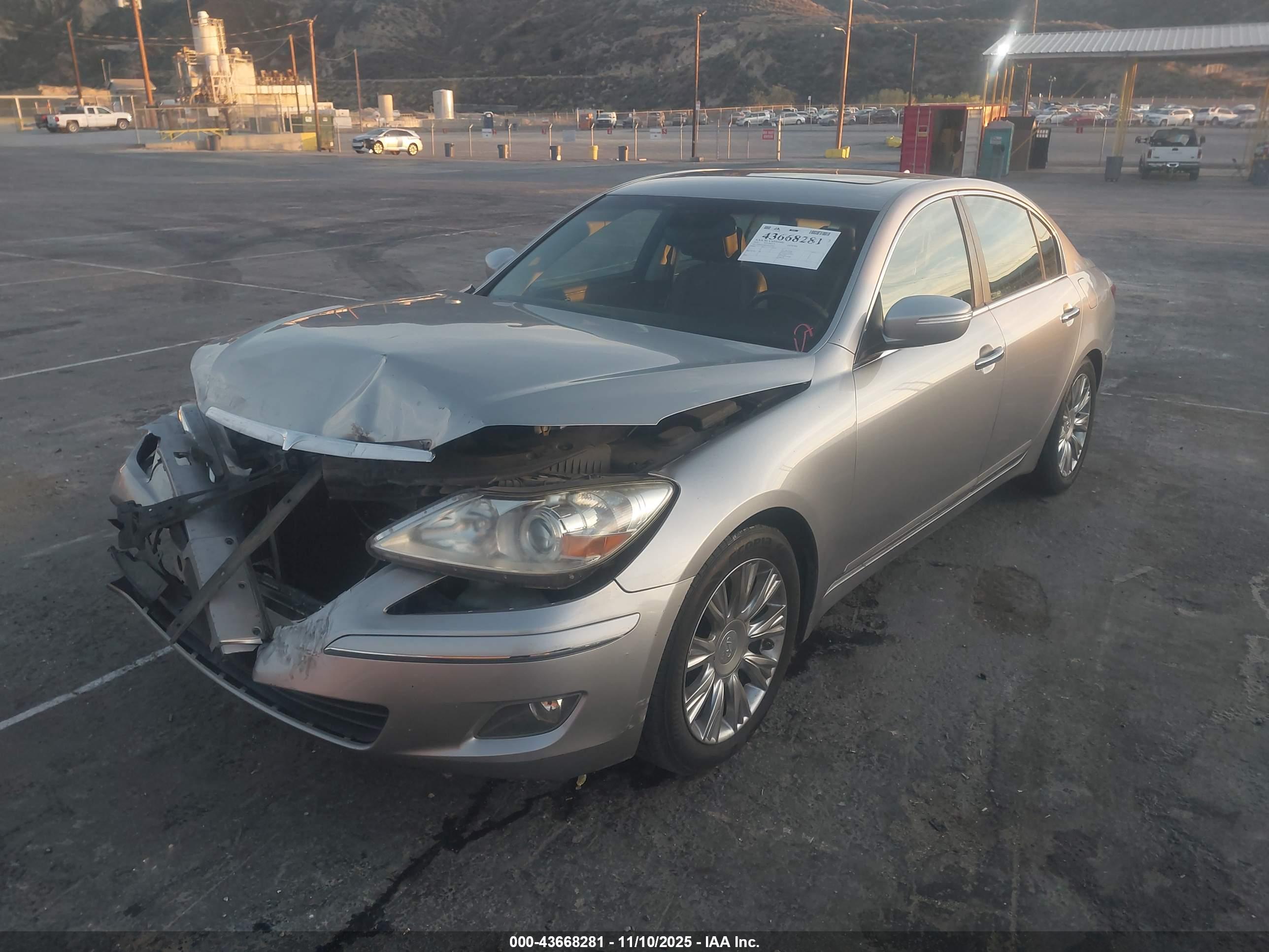 HYUNDAI GENESIS image 2