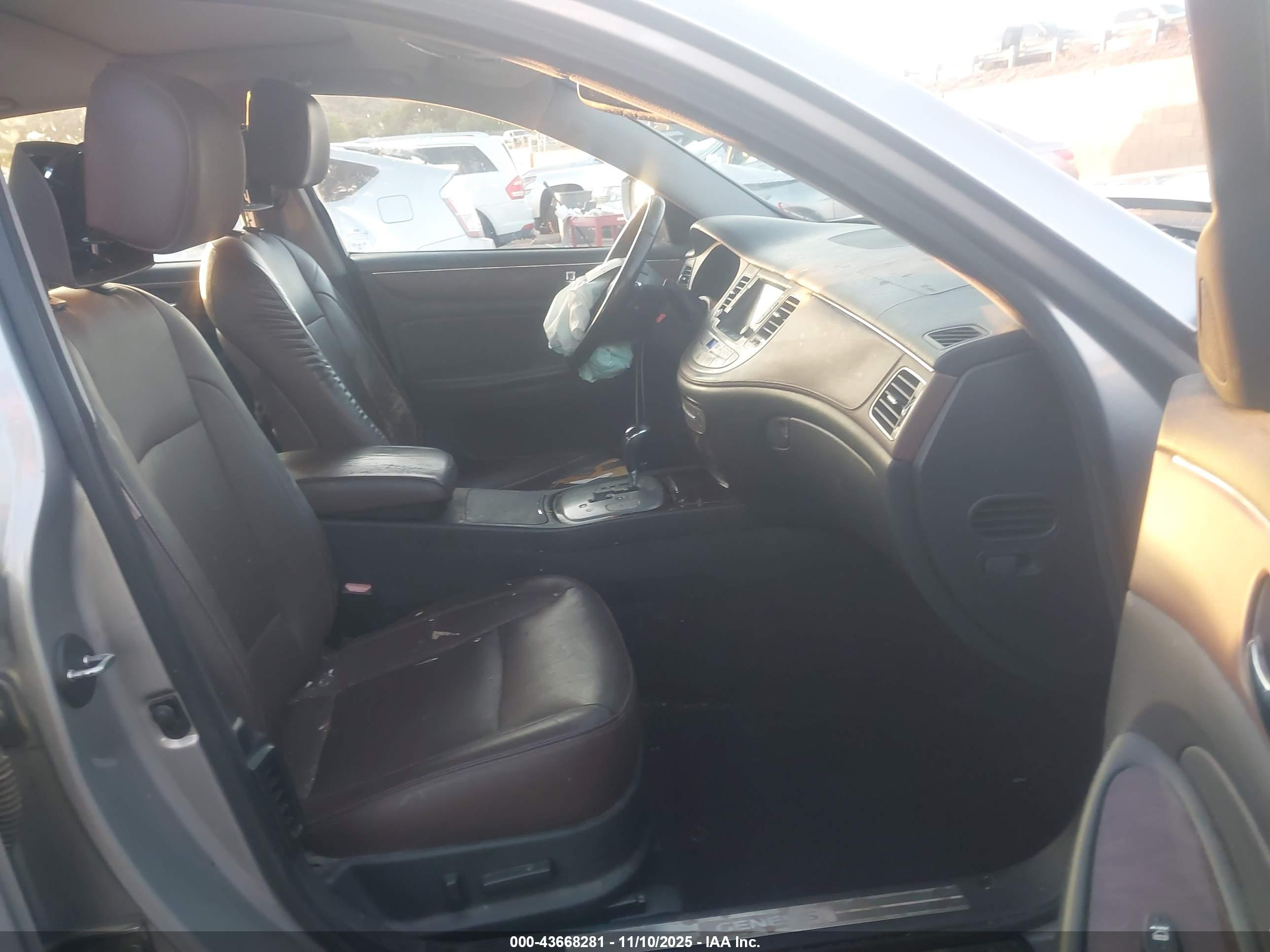 HYUNDAI GENESIS image 5